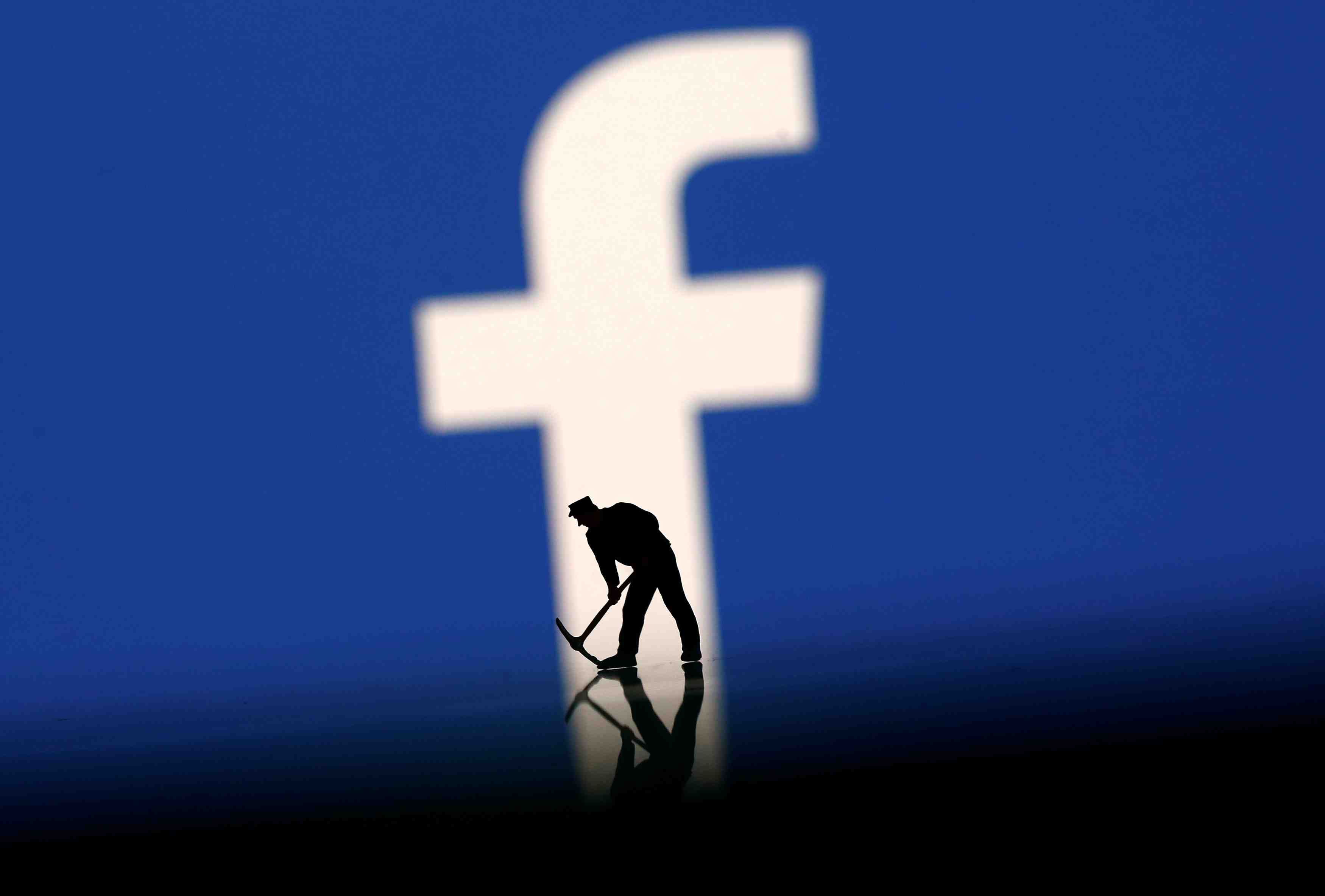 Facebook: l'universitaire a l'origine du scandale dit etre un "bouc emissaire"