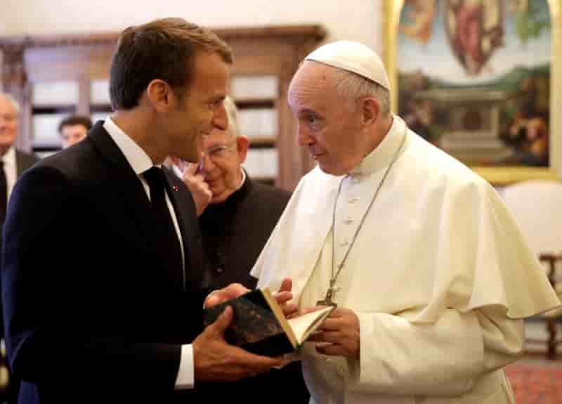 Rencontre exceptionnellement longue entre macron et le pape