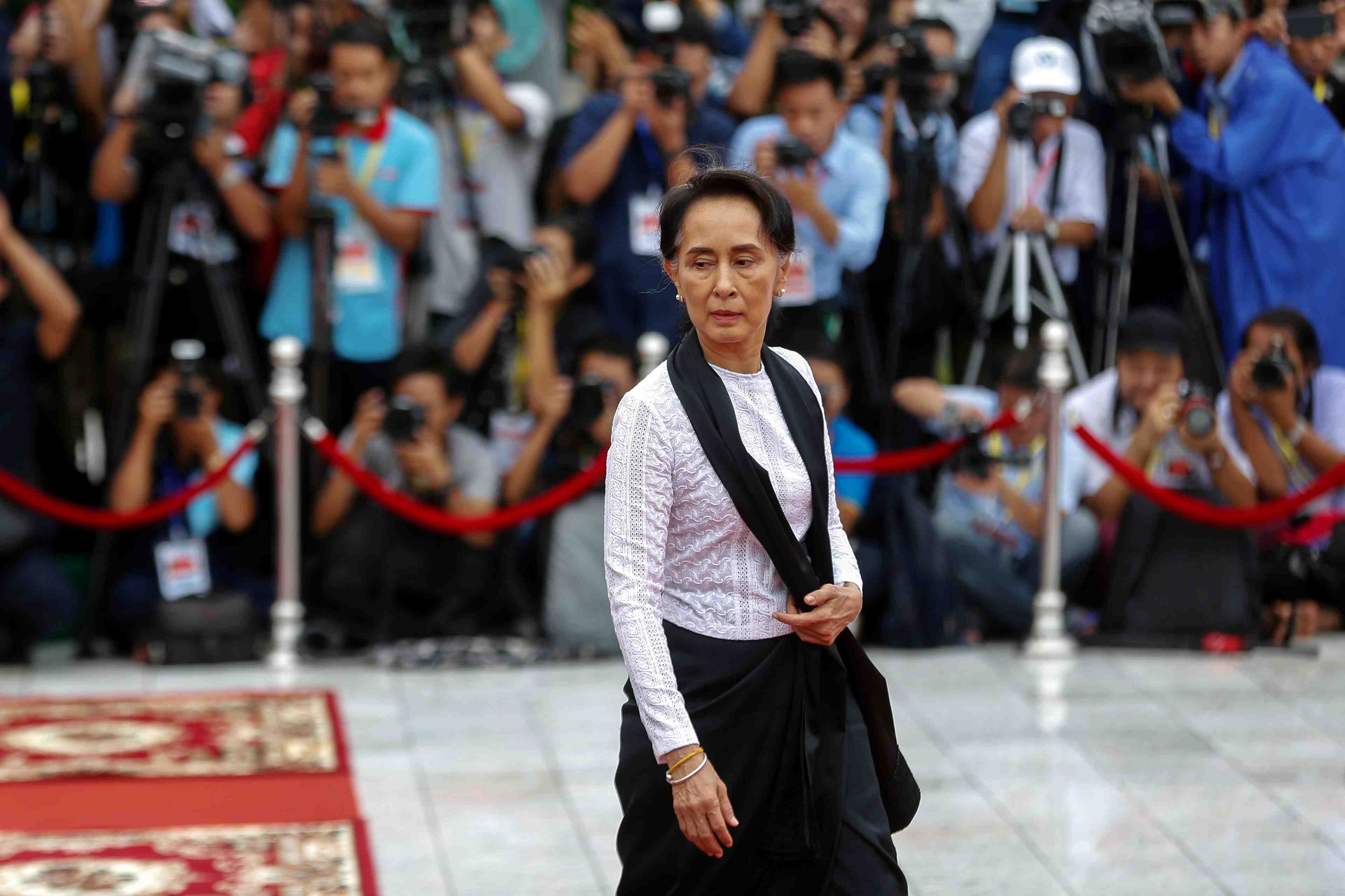 Suu kyi juge qu'il demeure une menace terroriste a rakhine