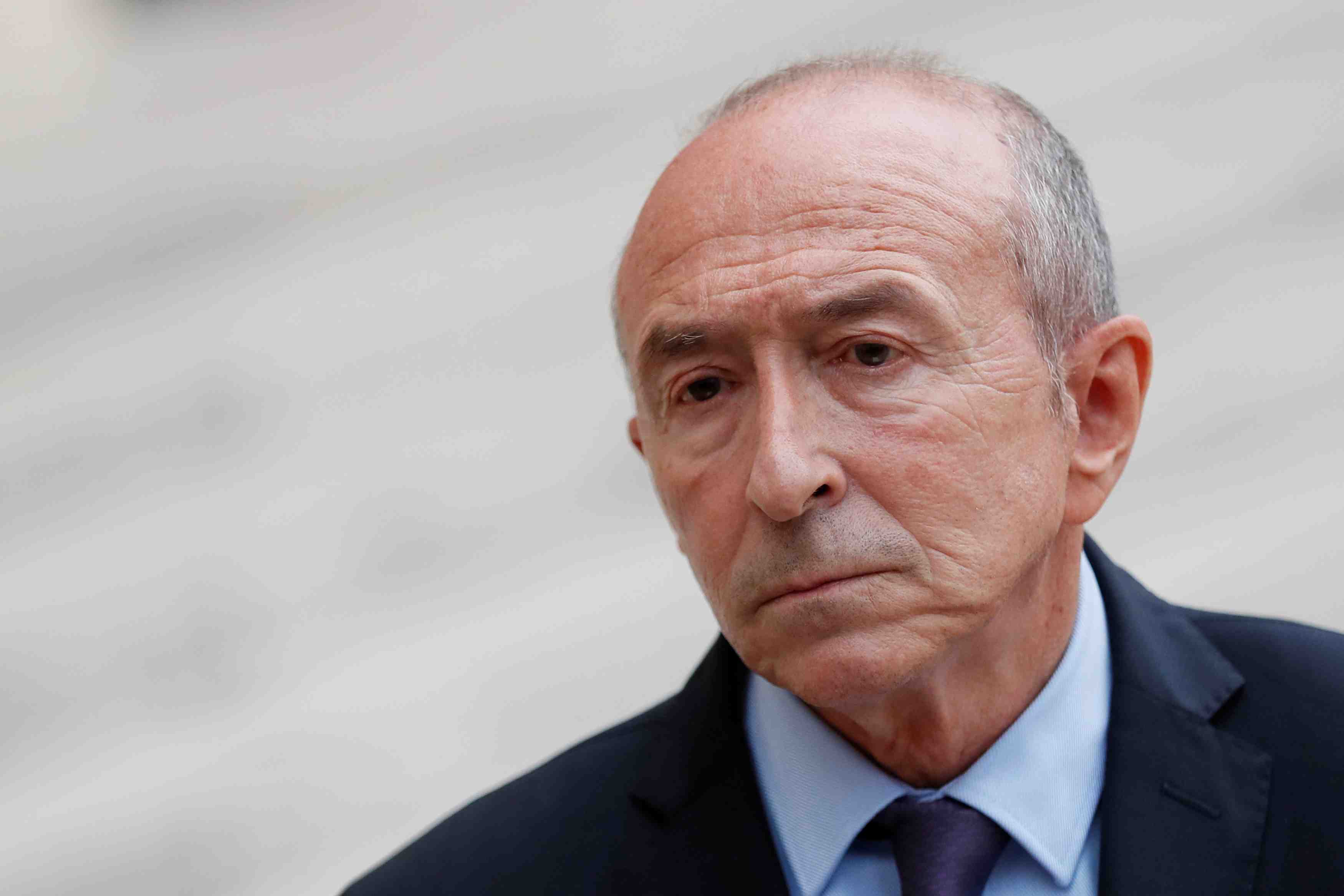 Collomb offre sa demission, macron le maintient au gouvernement