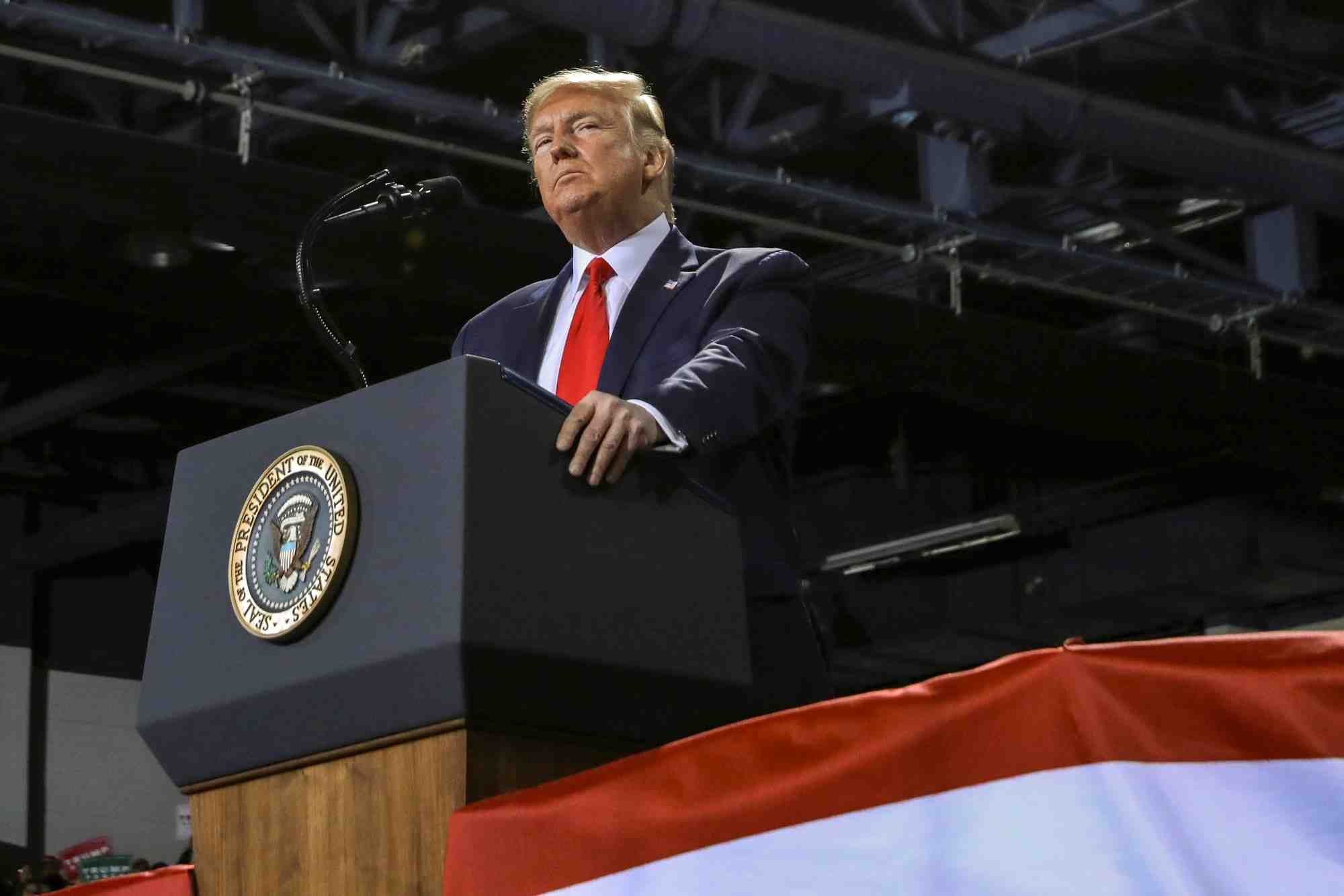 Trump mis en accusation pour abus de pouvoir et entrave au congres