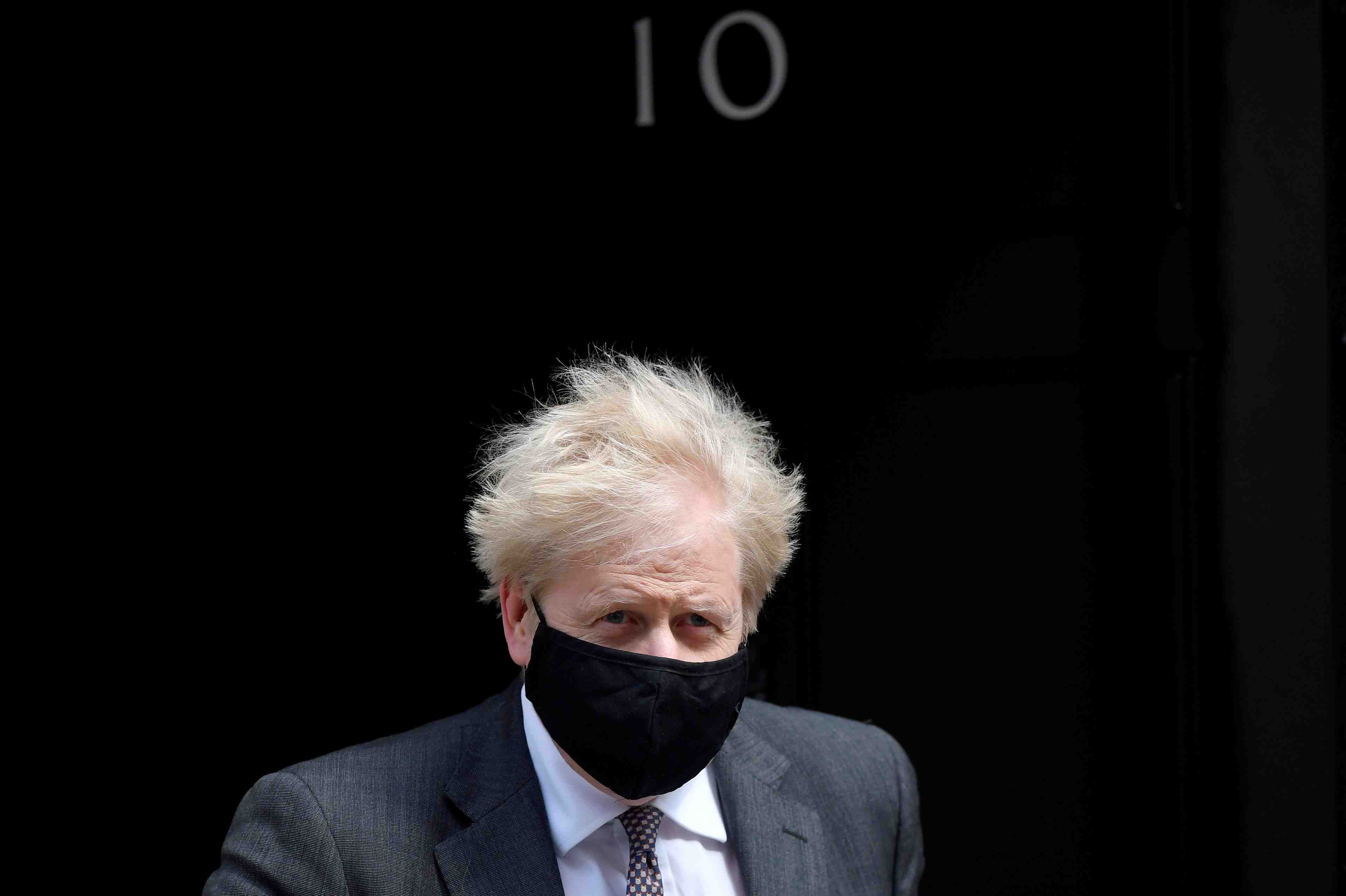 Boris johnson a paye lui-meme la renovation de son appartement, assure une ministre