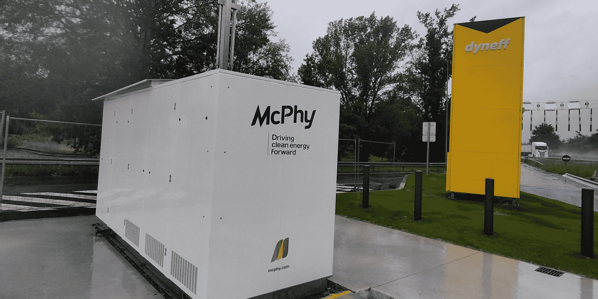 Le distributeur de carburant Dyneff ouvre la première station hydrogène, dédiée aux poids lourds et bus, sur l’A61 à Toulouse.