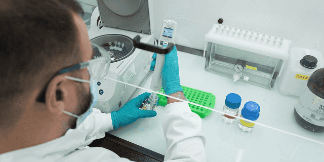 Sanofi ambitionne de devenir un champion de l'immunologie, le traitement des maladies du système immunitaire.