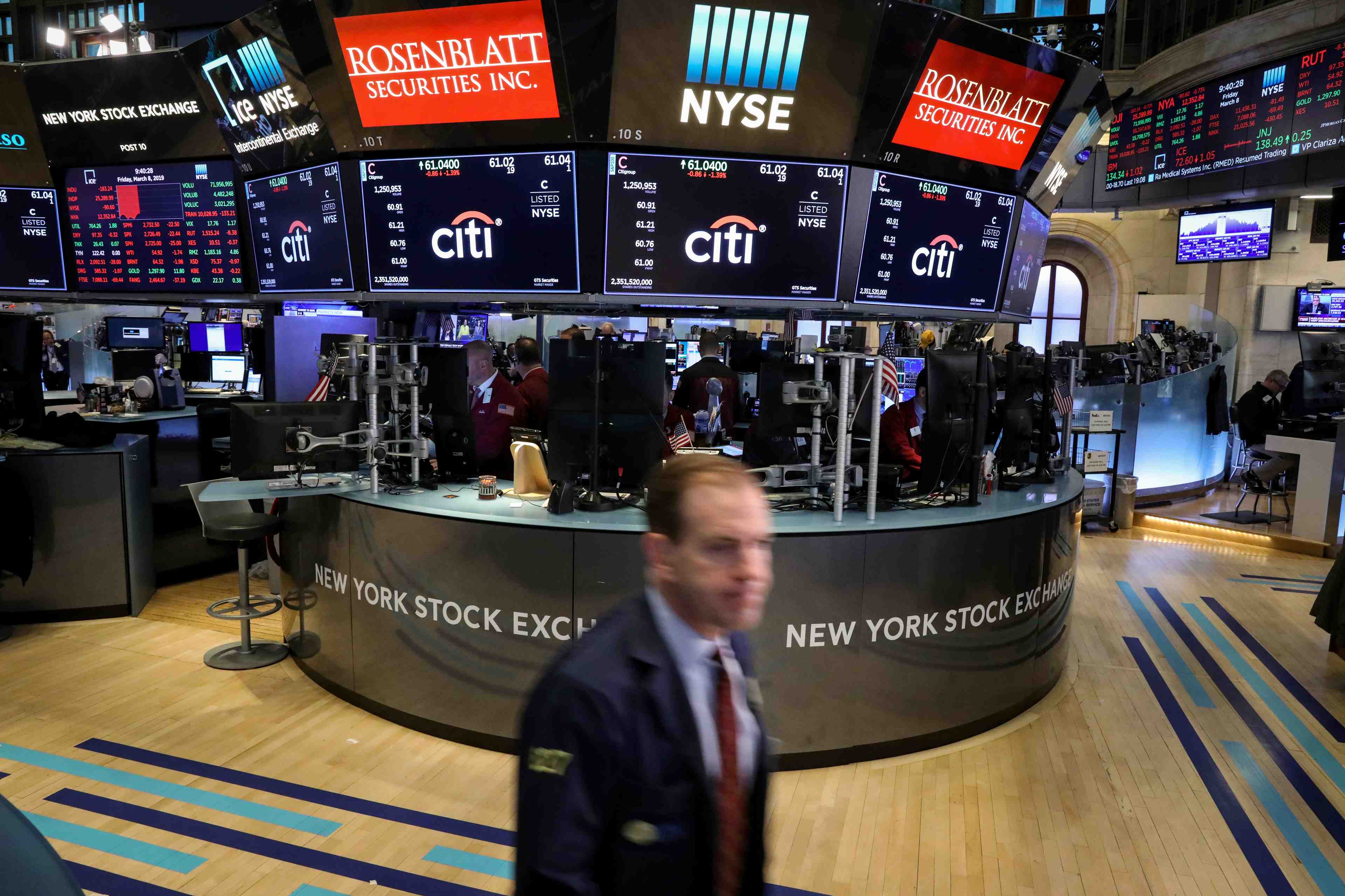Wall street ouvre en ordre disperse