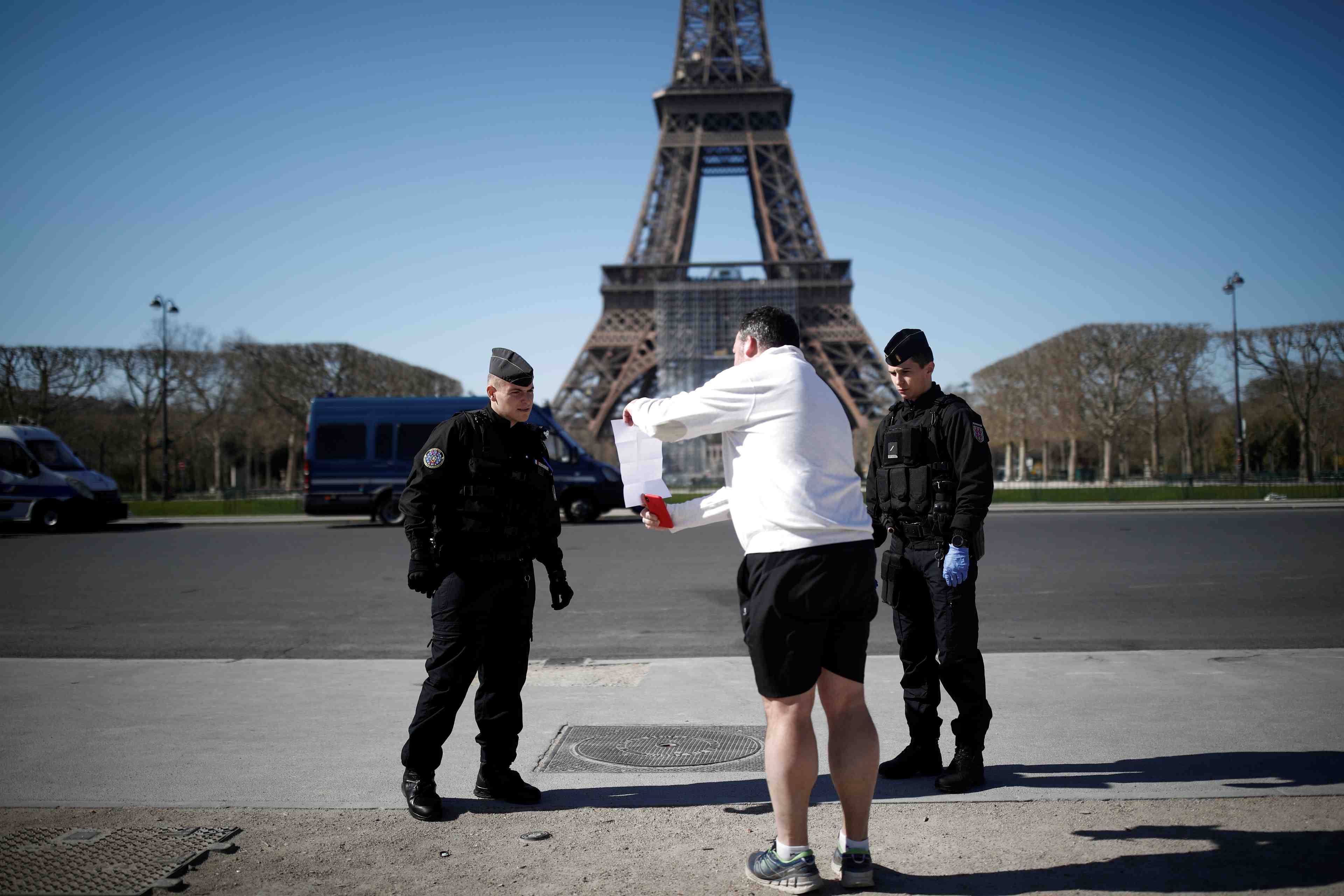 France: vingt-cinq ordonnances "coronavirus" en conseil des ministres