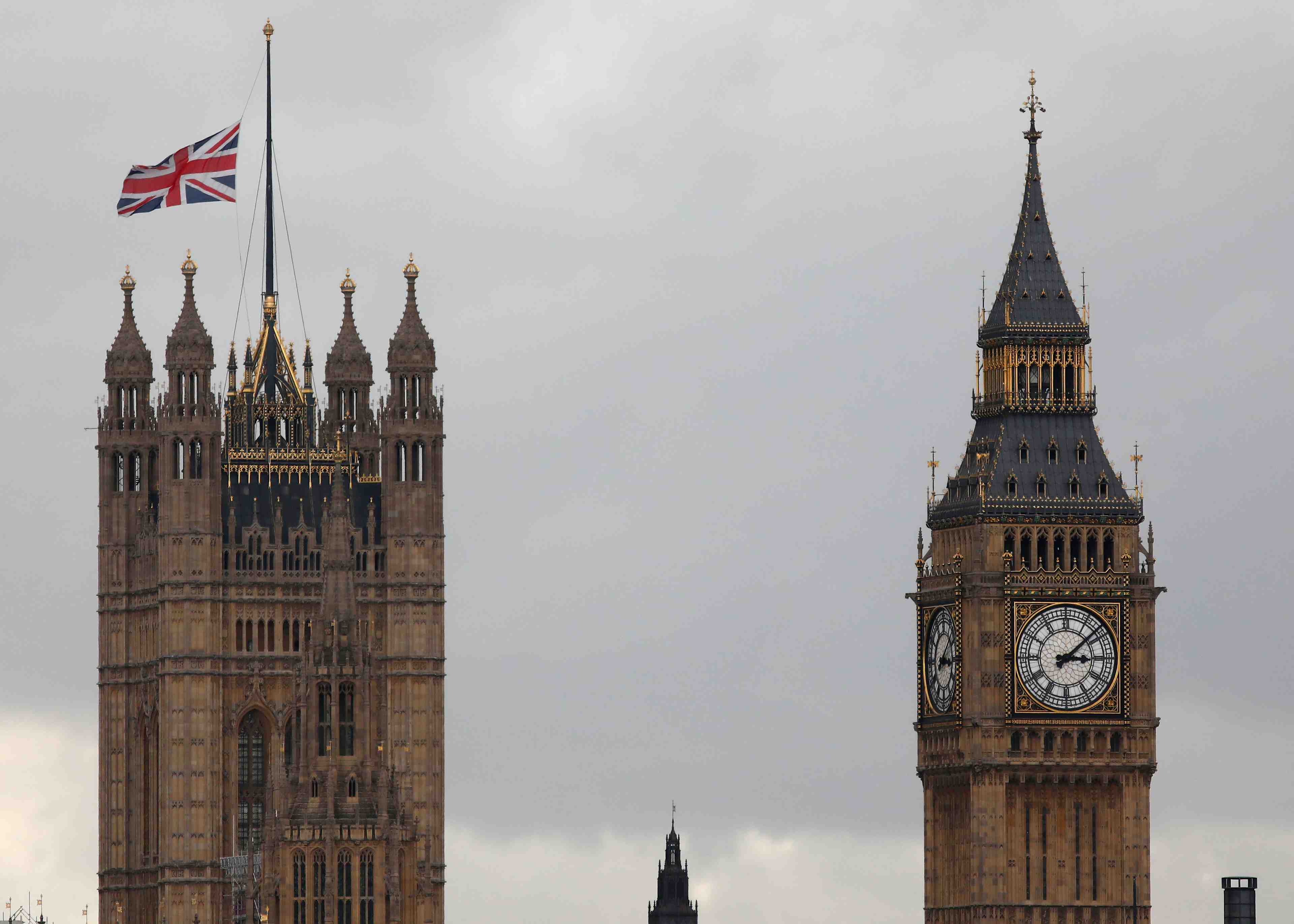 Londres defend sa quarantaine imposee aux voyageurs venant d'espagne