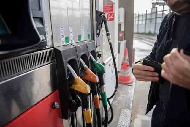 Alors que les prix à la pompe remontent en ce moment, la CLCV dénonce les marges excessives des distributeurs.