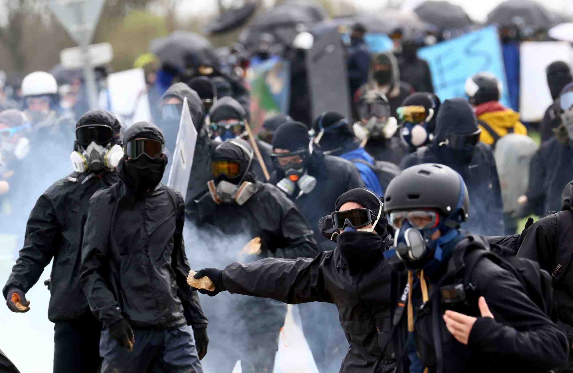 Des manifestants a sainte-soline