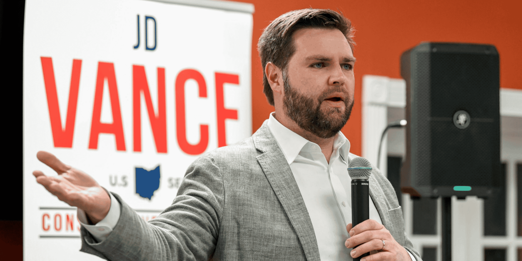 Ex-critique devenu fervent défenseur de Donald Trump, J.D. Vance a été choisi comme colistier par l'ancien président républicain.