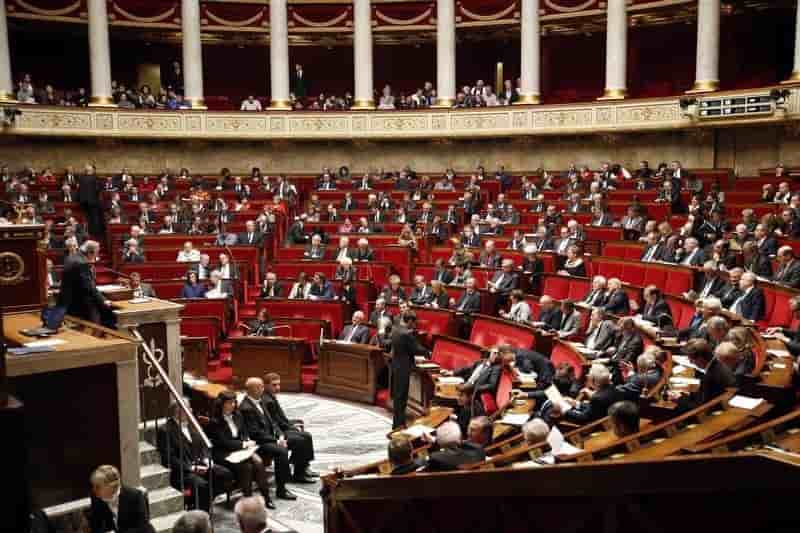 Les deputes encadrent davantage la remuneration des patrons