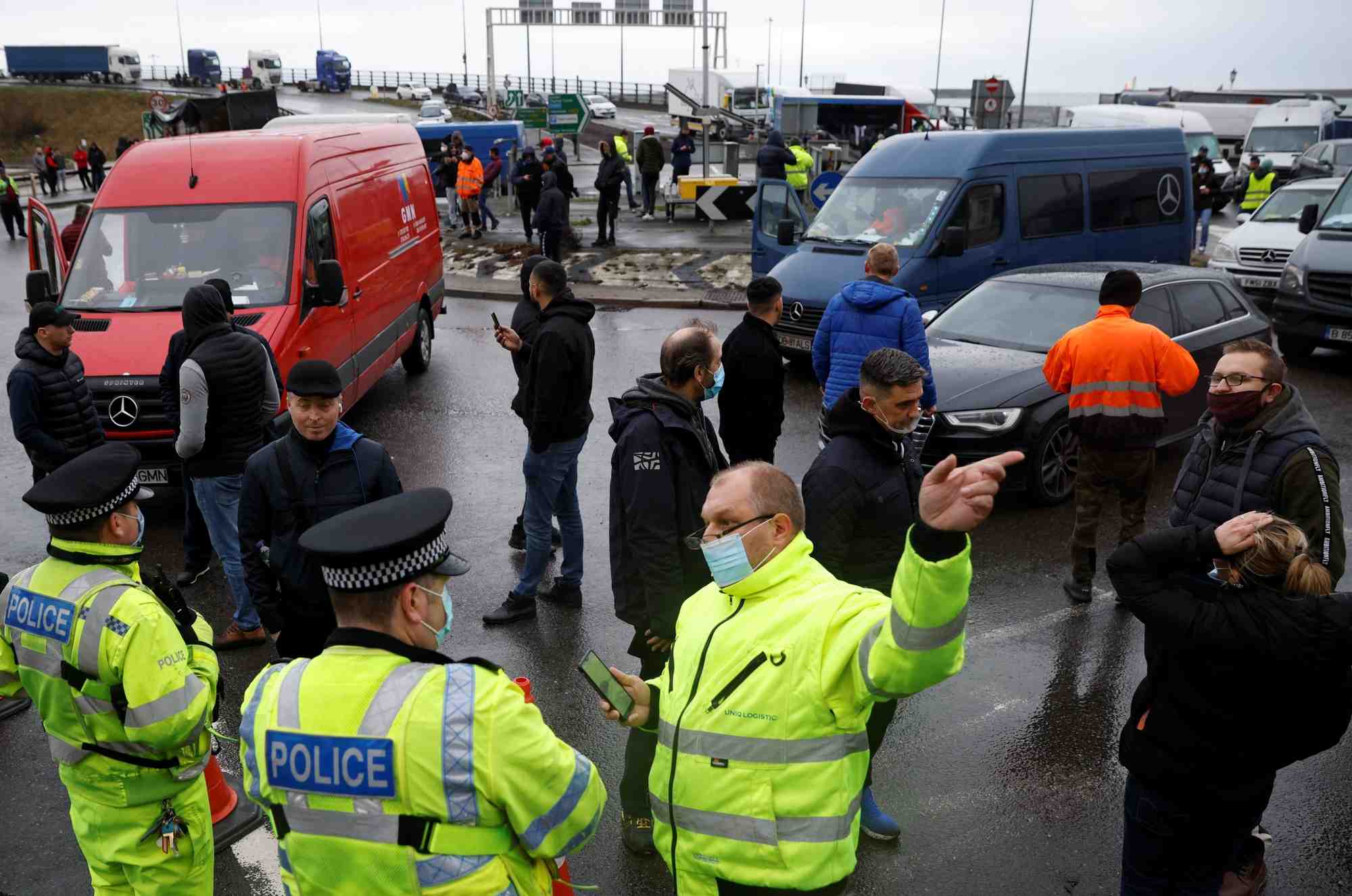 Des chauffeurs routiers en colere demandent a quitter le royaume-uni