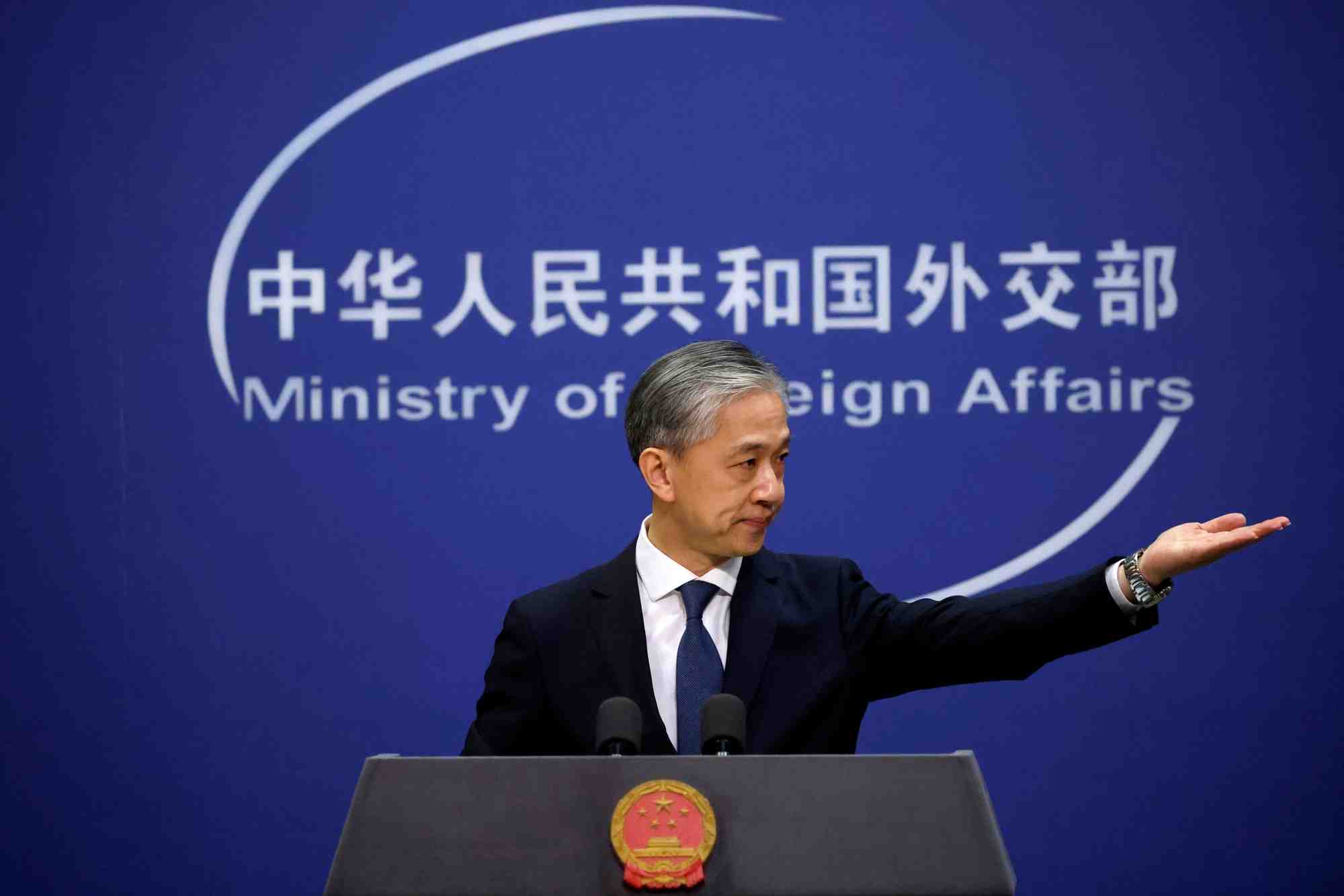 Le porte-parole du ministere chinois des affaires etrangeres, wang wenbin, participe a une conference de presse a pekin