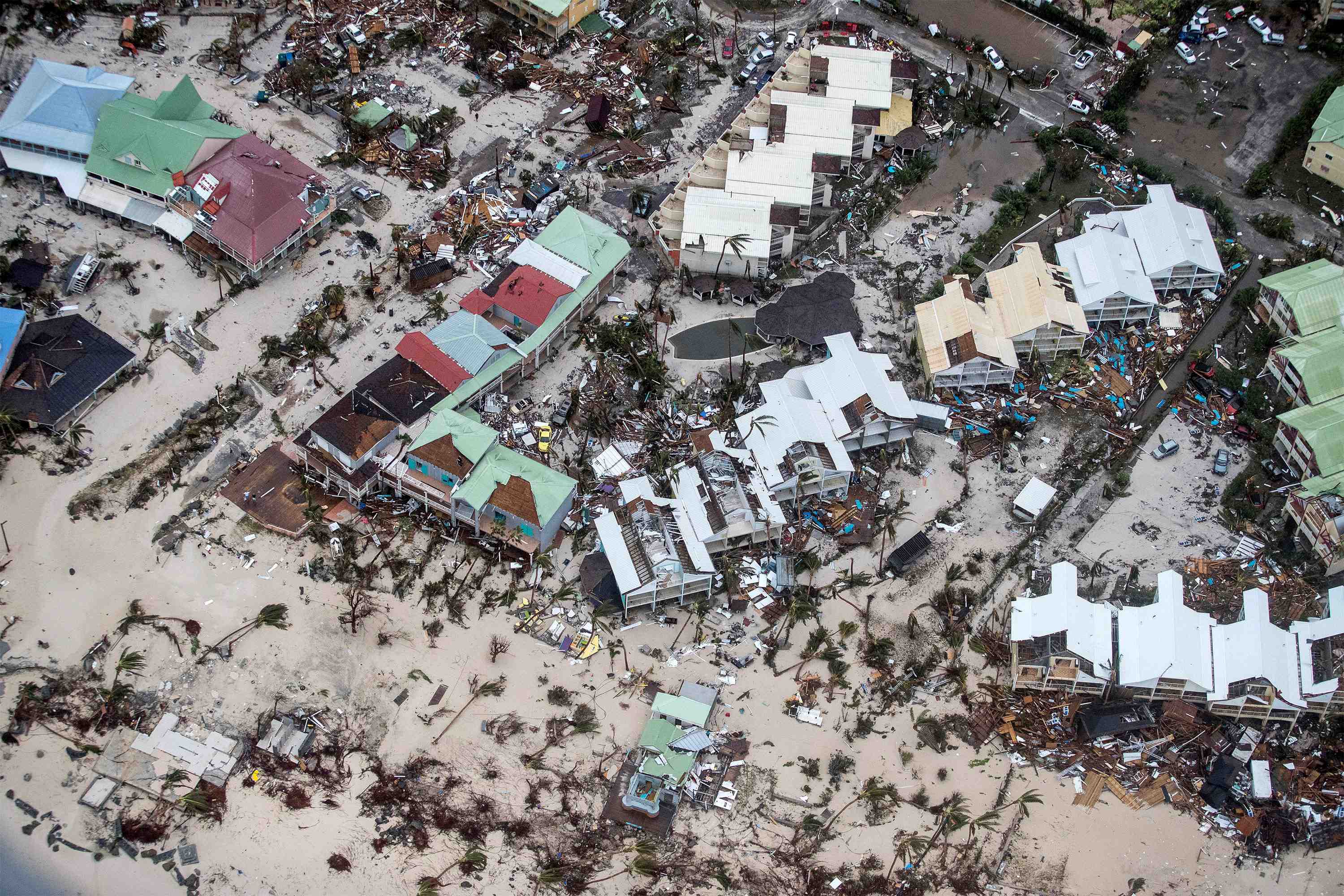 Degats considerables dans la partie neerlandaise de saint-martin
