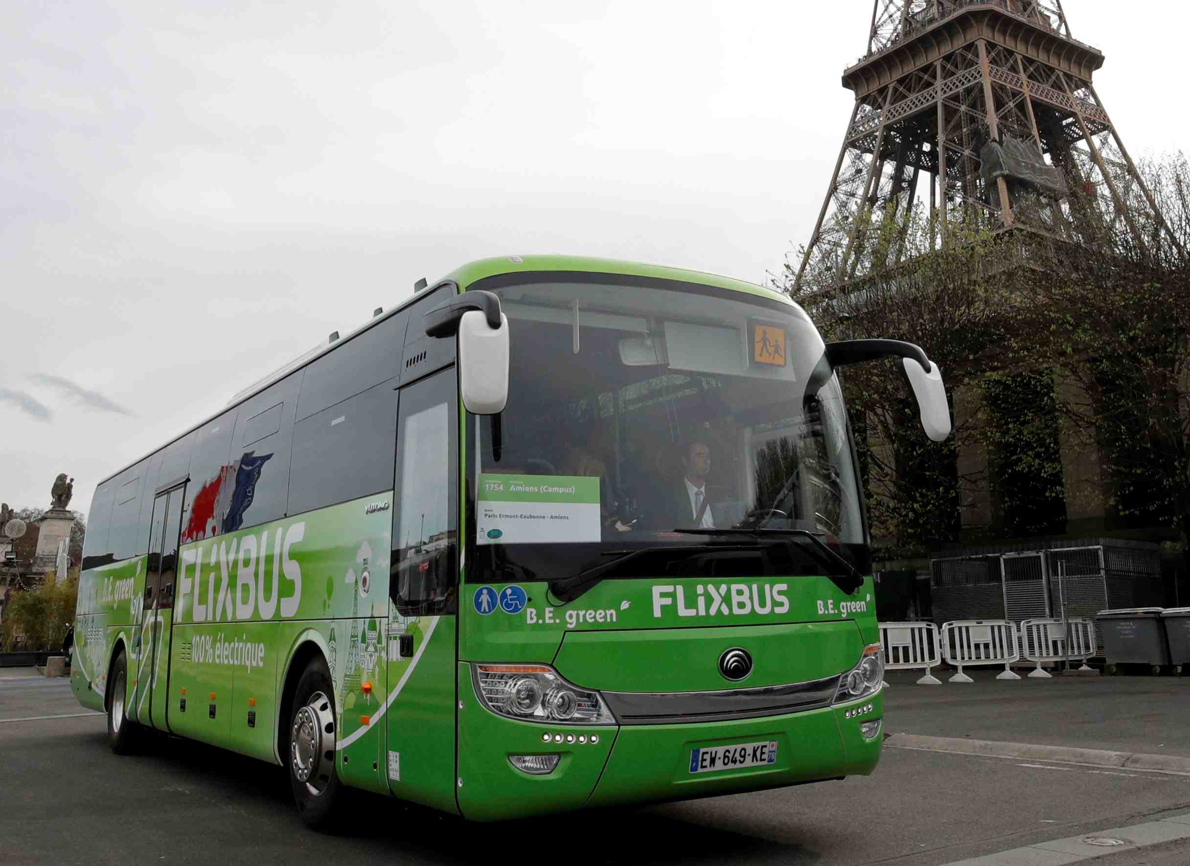La frequentation des cars macron dopee par le conflit sncf