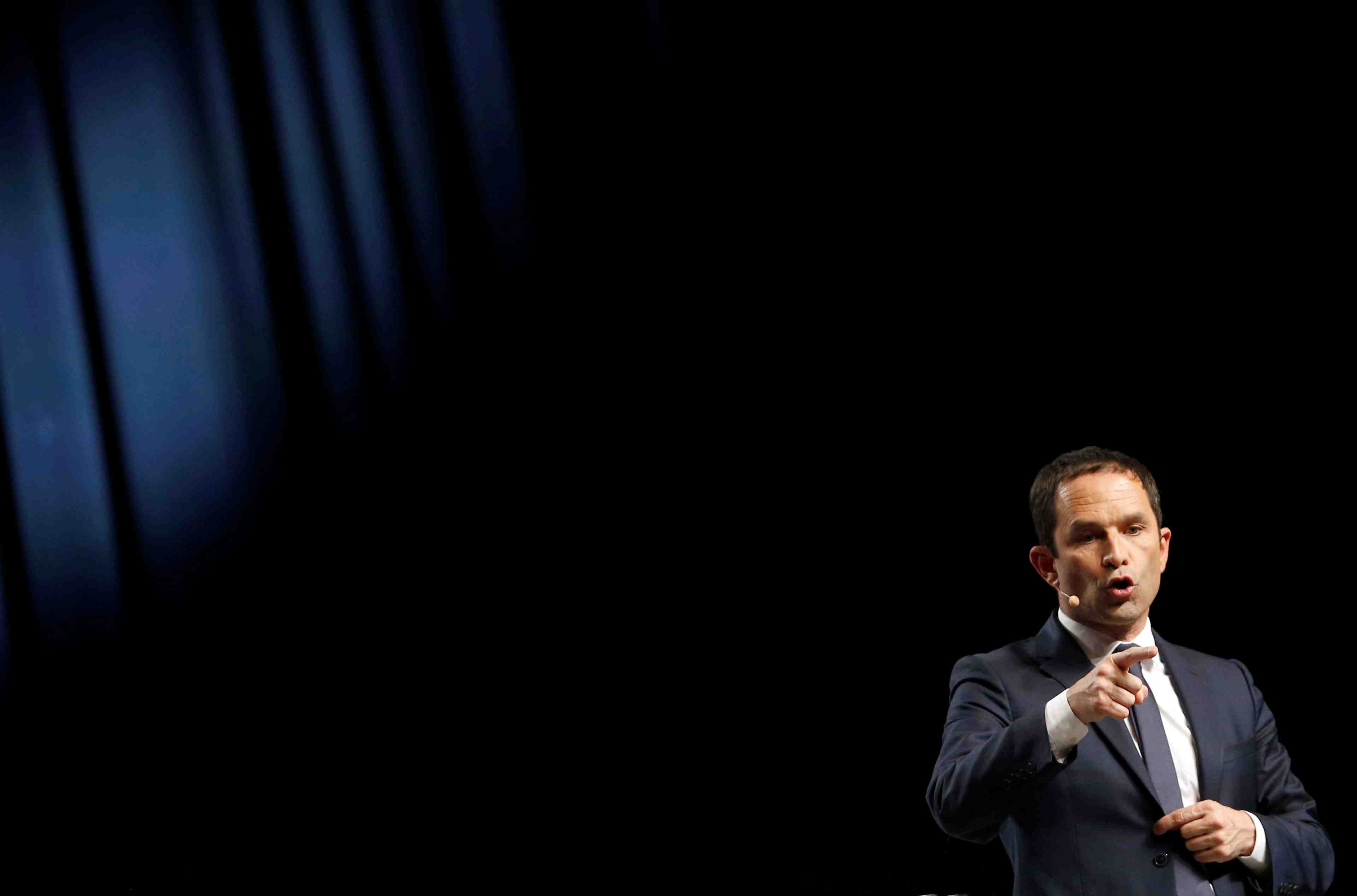 Hamon reprouve melenchon, qui "a quitte les rives de la gauche"