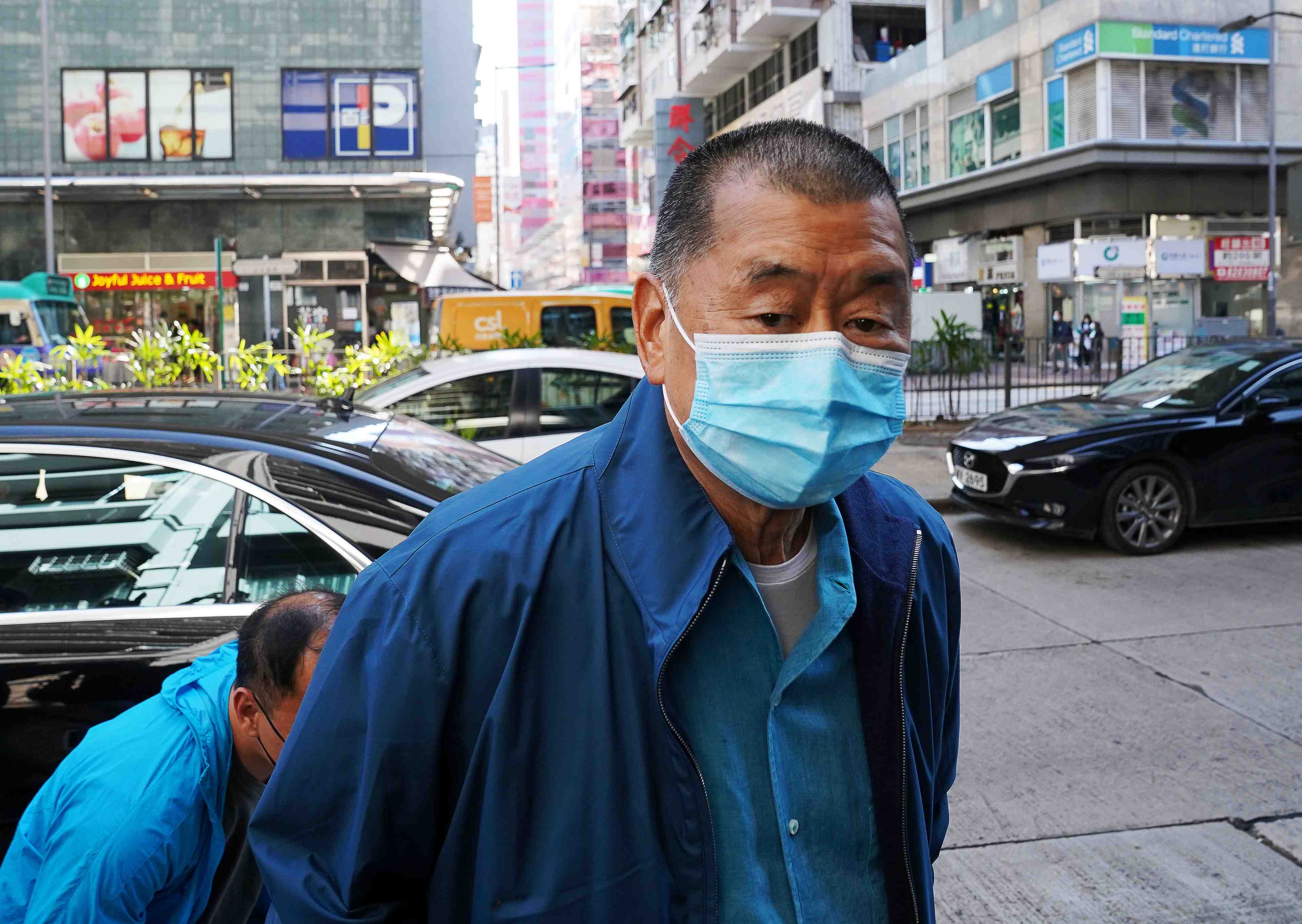 Hong kong: le magnat de la presse jimmy lai libere sous caution