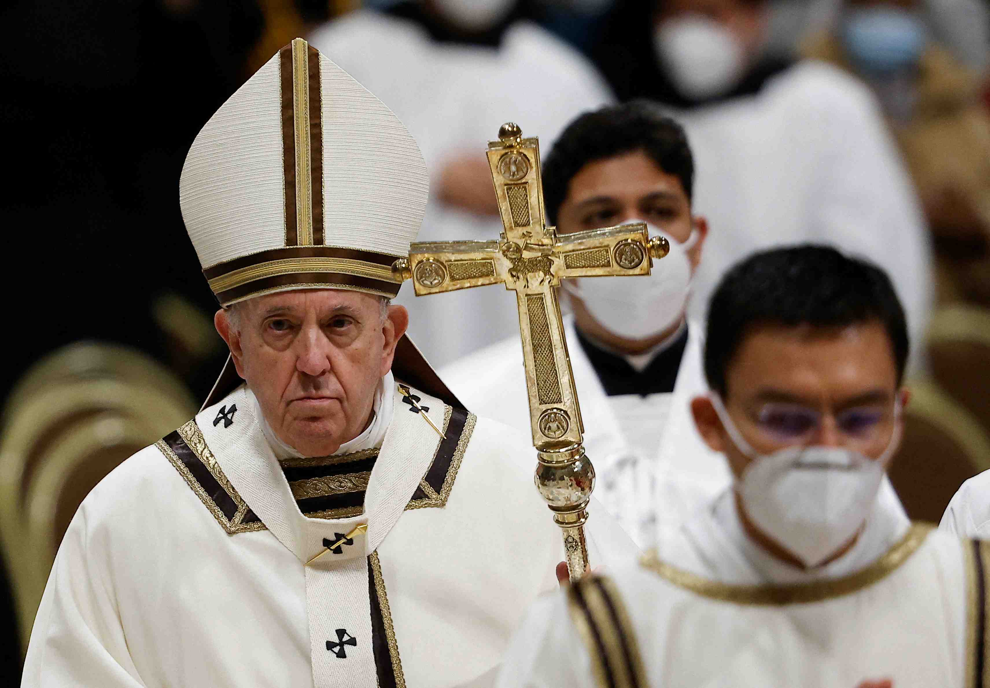 Le pape francois appelle les fideles a ne pas oublier les plus demunis