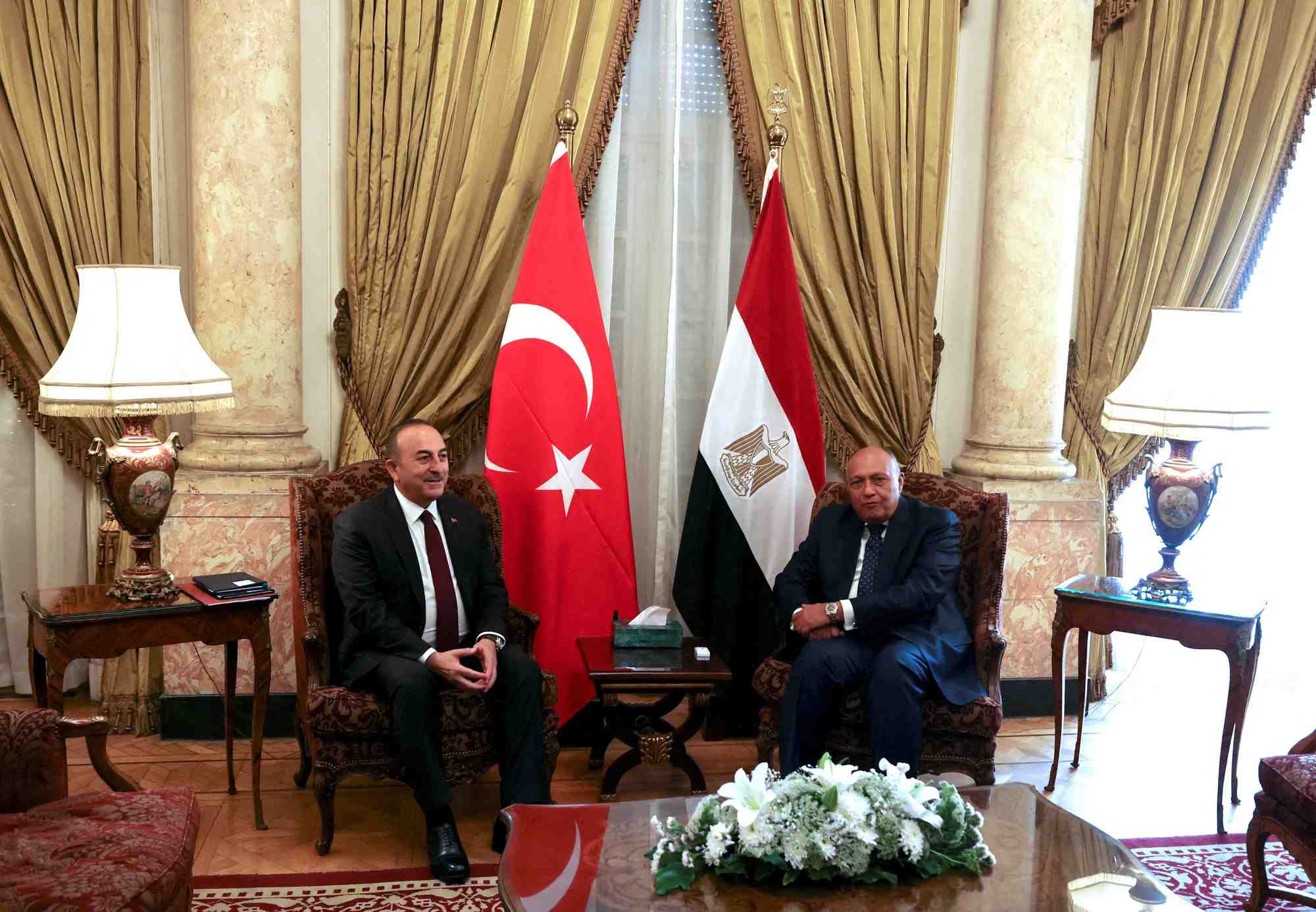 Les ministres turque et egyptiens des affaires etrangeres au caire, en egypte