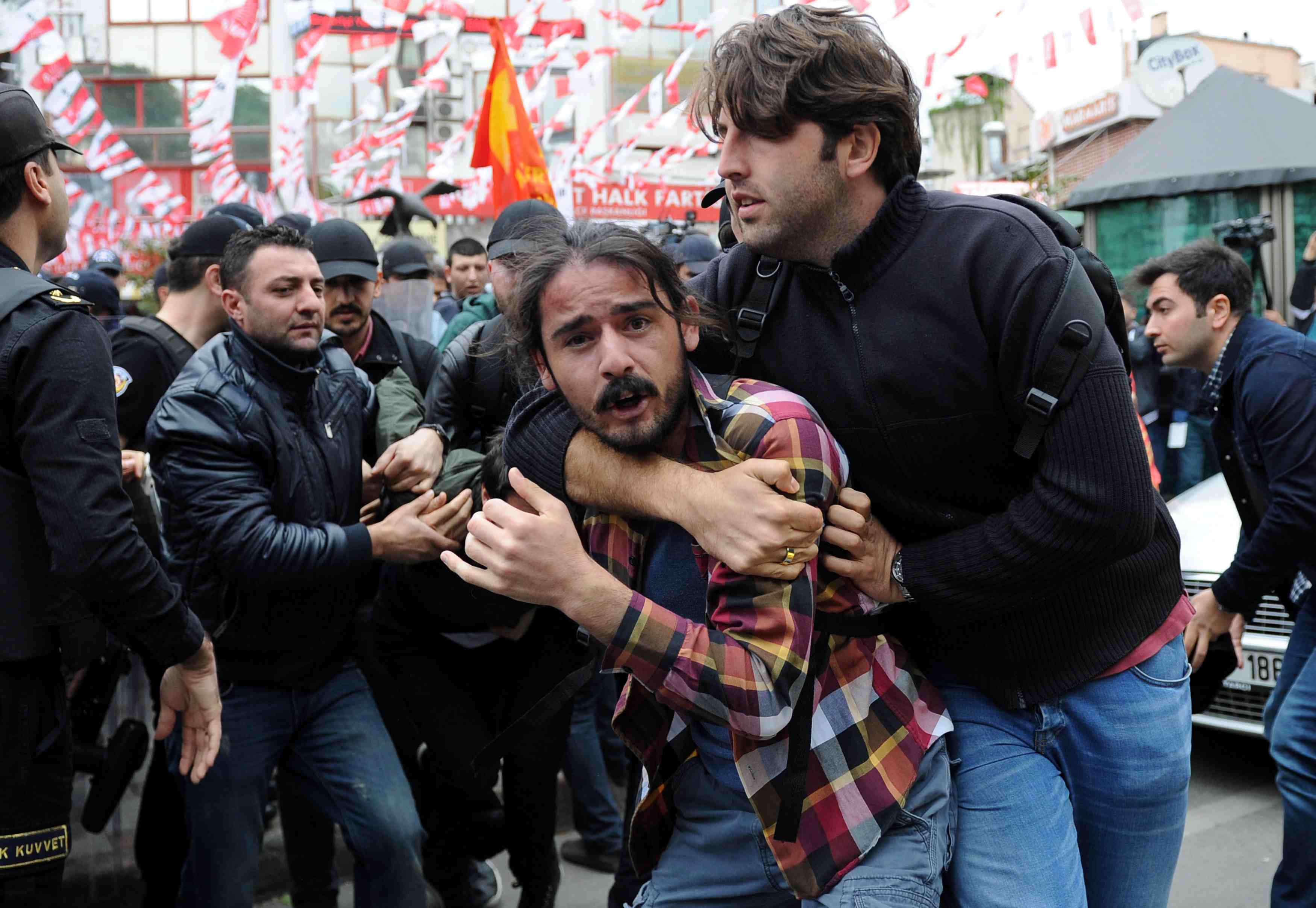 Un rassemblement du 1er-mai disperse a istanbul