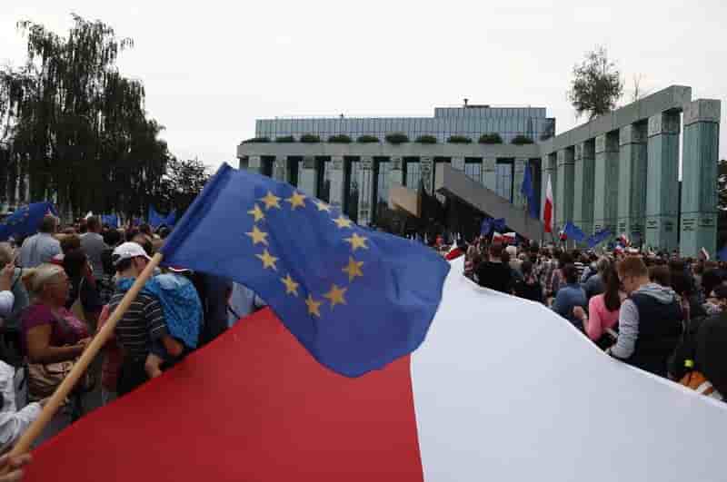 L'ue durcit encore le ton contre la pologne