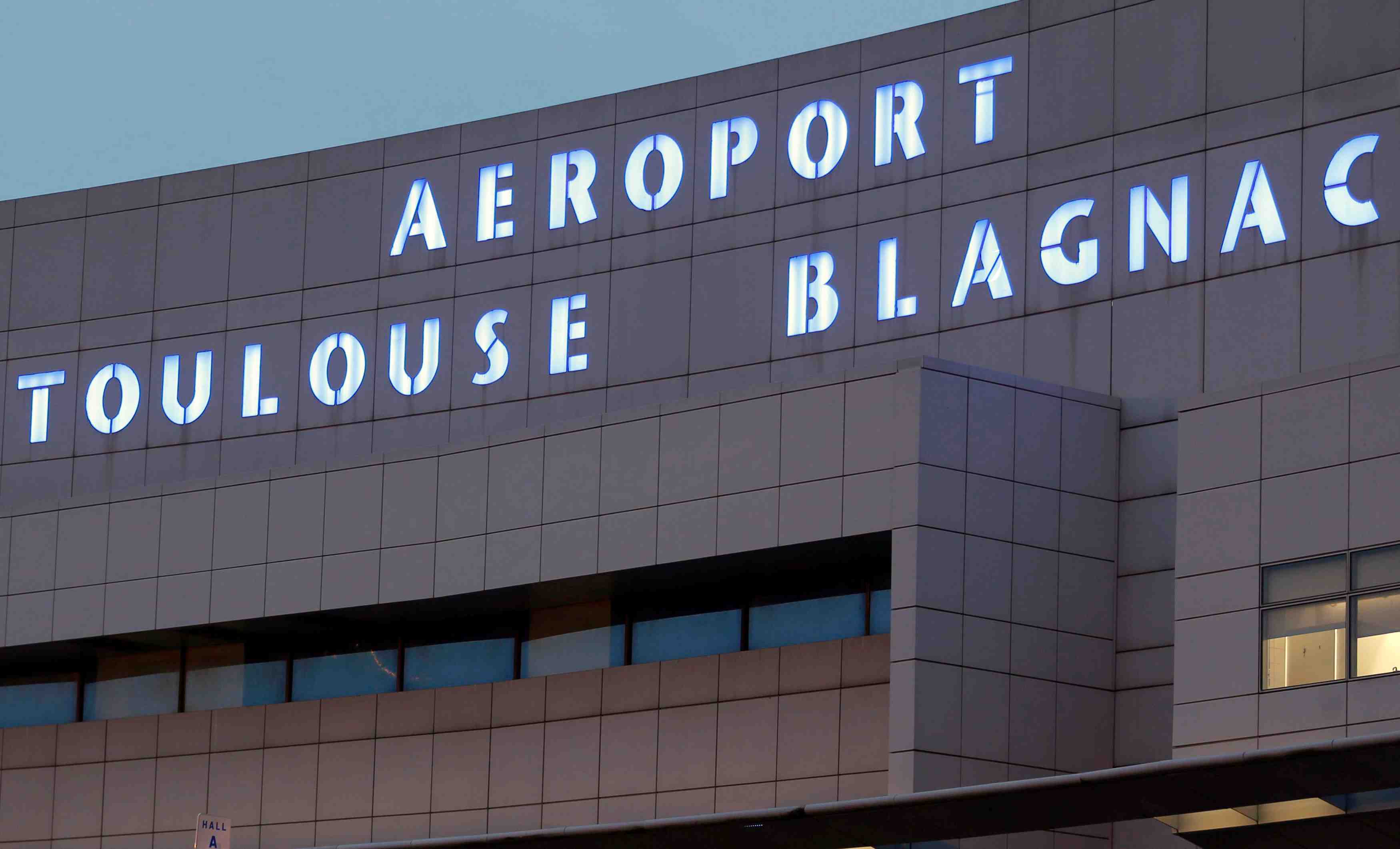 Aeroport de toulouse: l'annulation de la privatisation preconisee