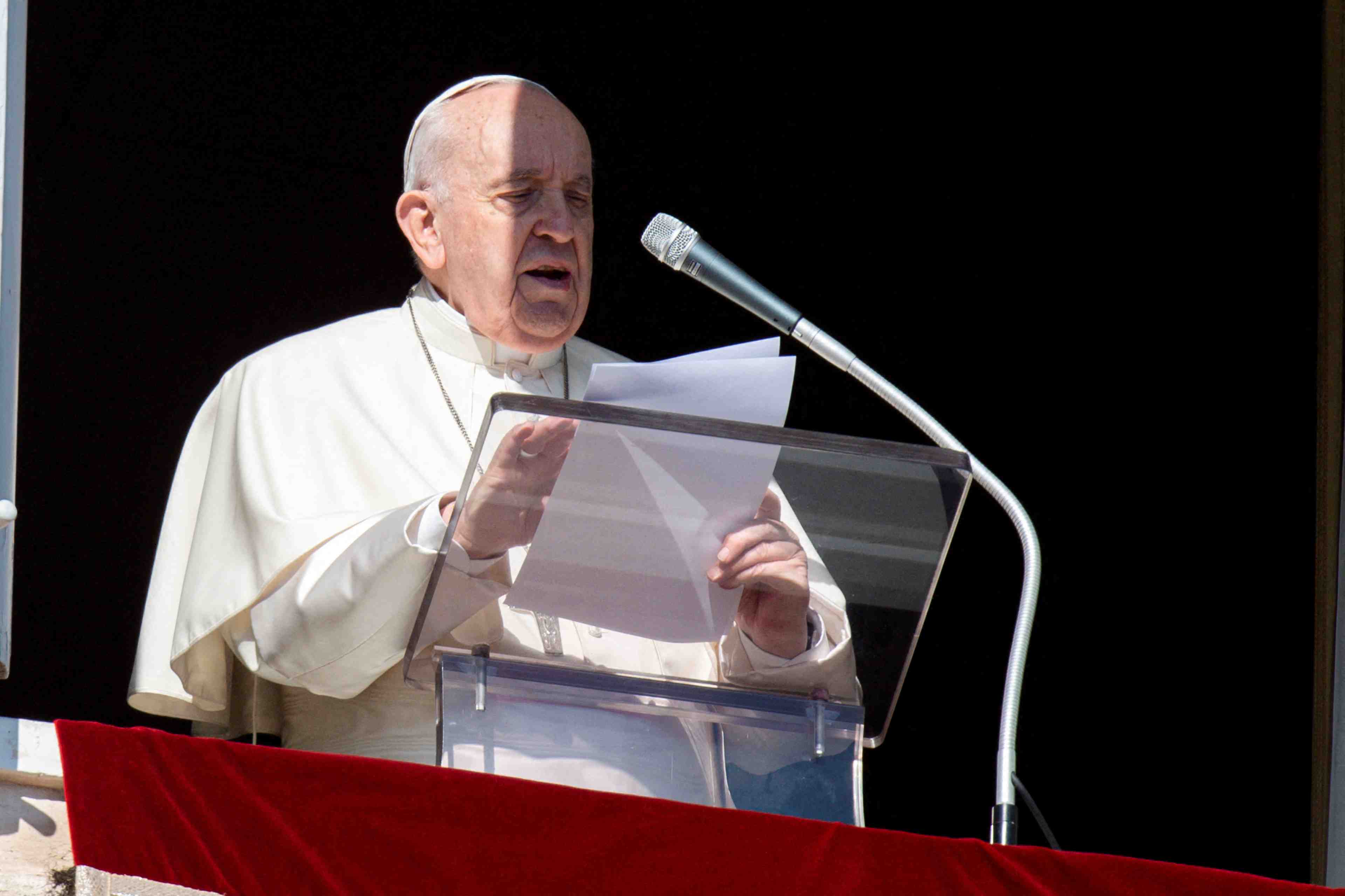 Deux proches collaborateurs du pape testes positifs au covid-19