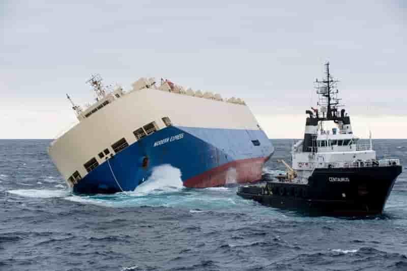 Les autorites envisagent l'echouage du cargo "modern express"
