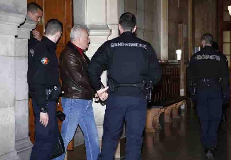 Carlos conteste son renvoi aux assises pour un attentat en 1974