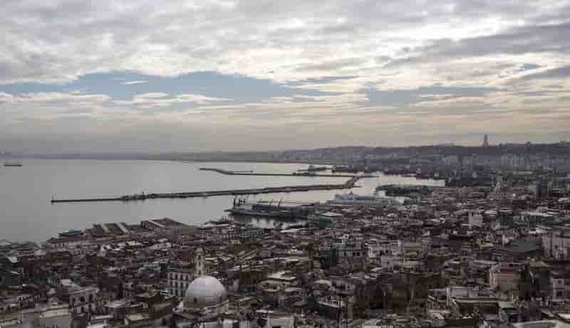 Alger devoile son projet de reforme de la constitution