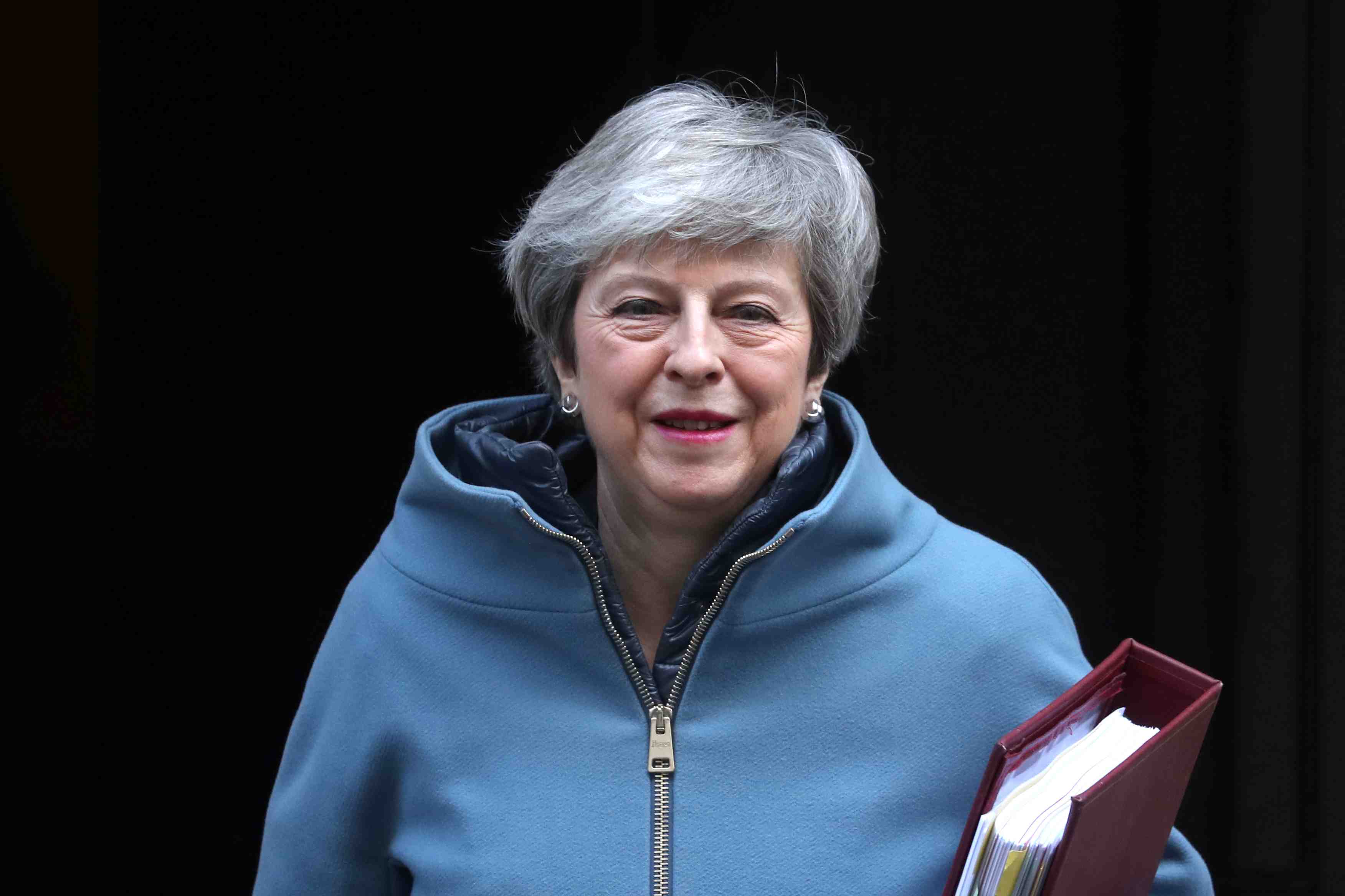 May envisage le report du brexit pour eviter un "no deal"
