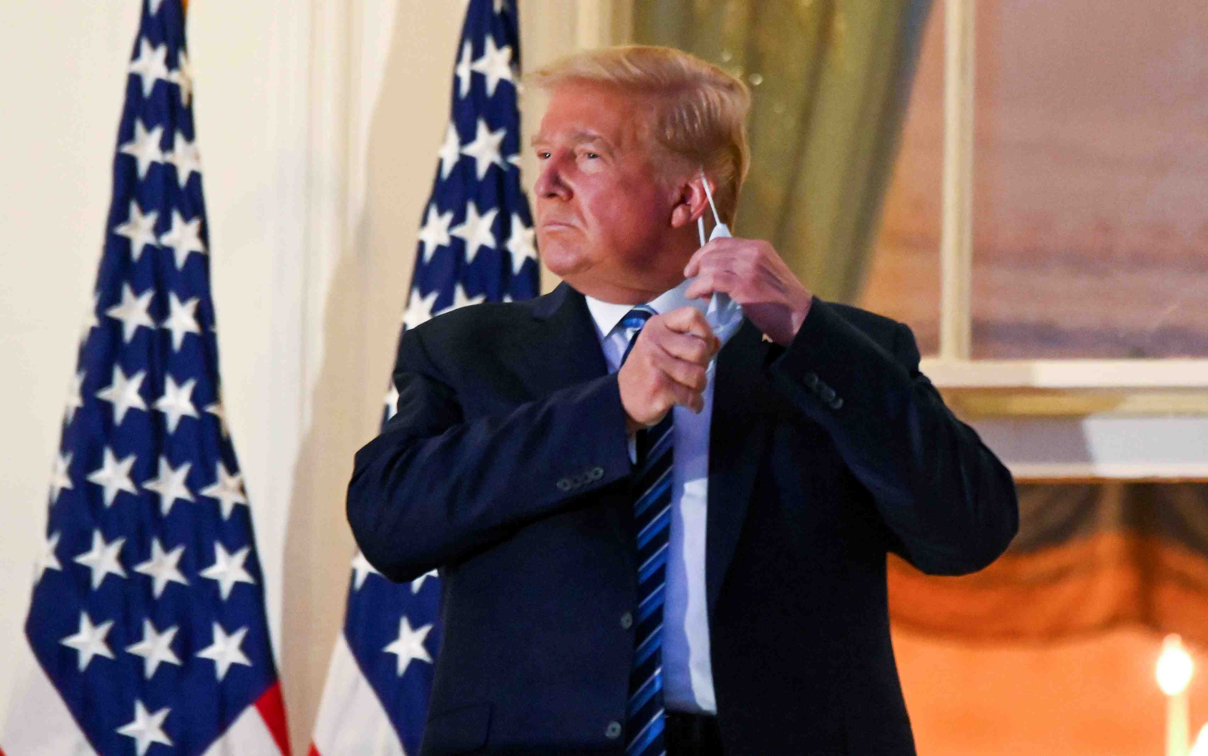 "trump triomphe du covid" : une nouvelle piece de monnaie en vente a la maison blanche