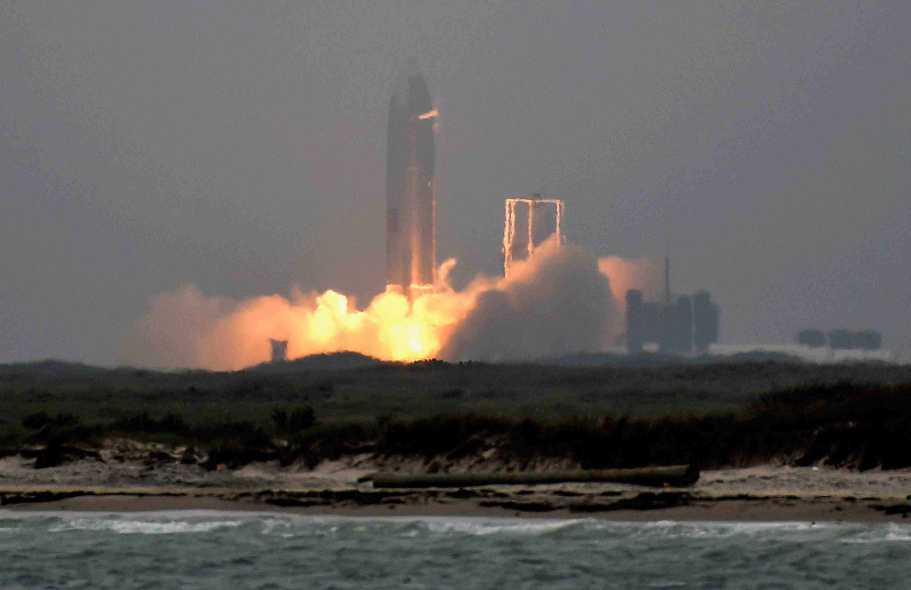 Le prototype starship de spacex reussit son atterrissage