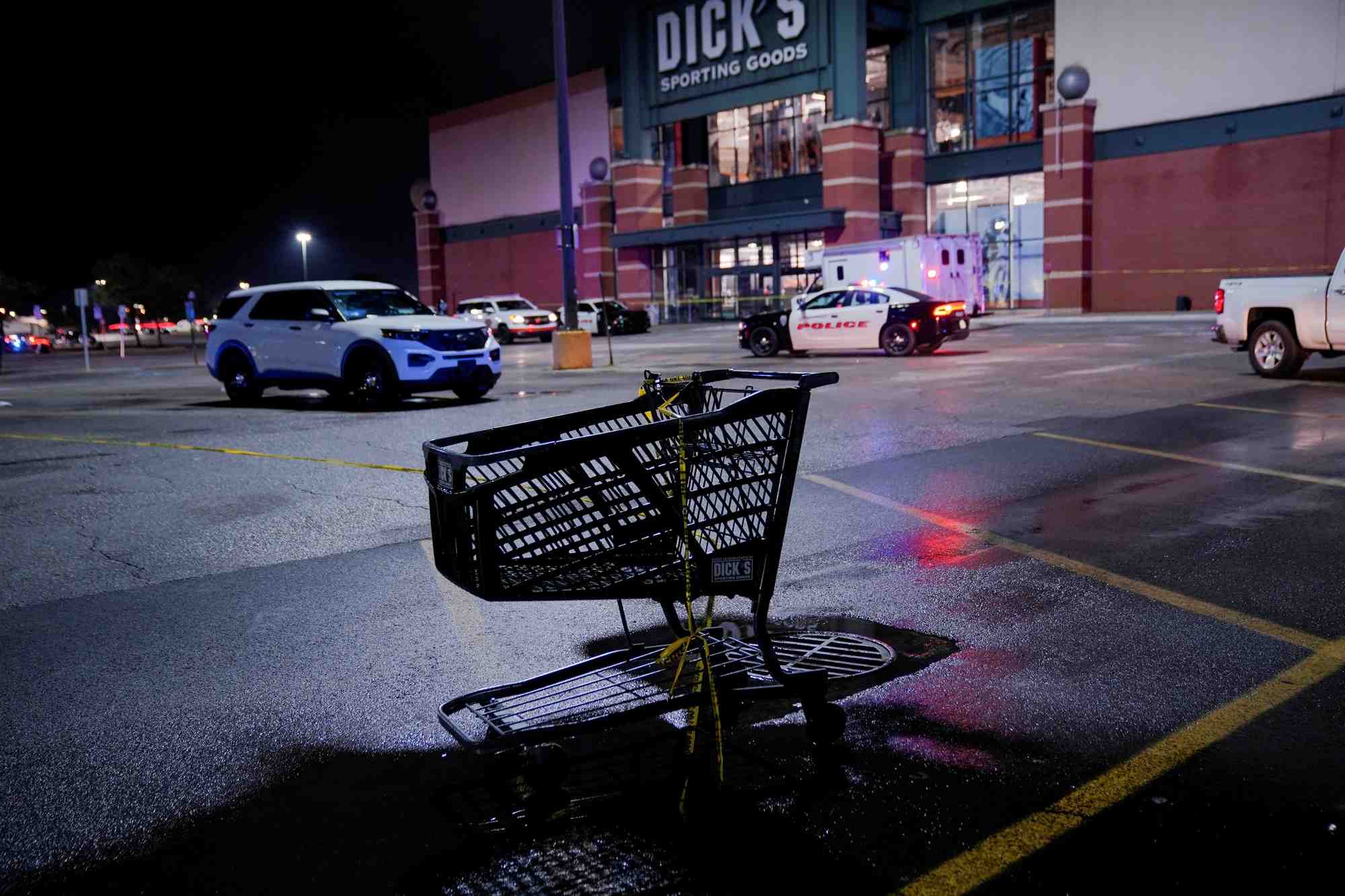 Etats-unis: trois morts dans une fusillade dans un centre commercial de l'indiana