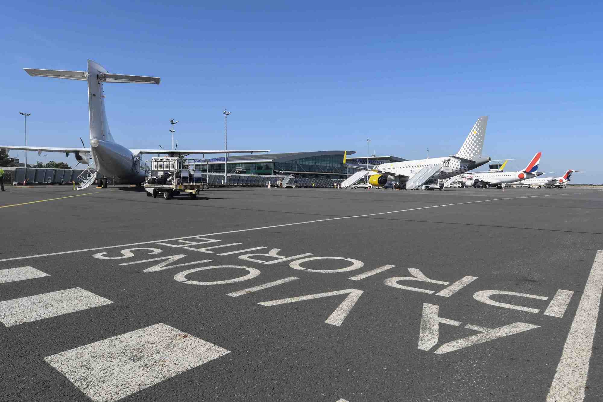 L'aéroport rennais a perdu de son attractivité, attirant moins de 600.000 passagers en 2023.