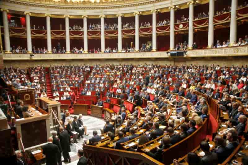 Les "melenchonistes" refusent de porter la cravate dans l'hemicycle