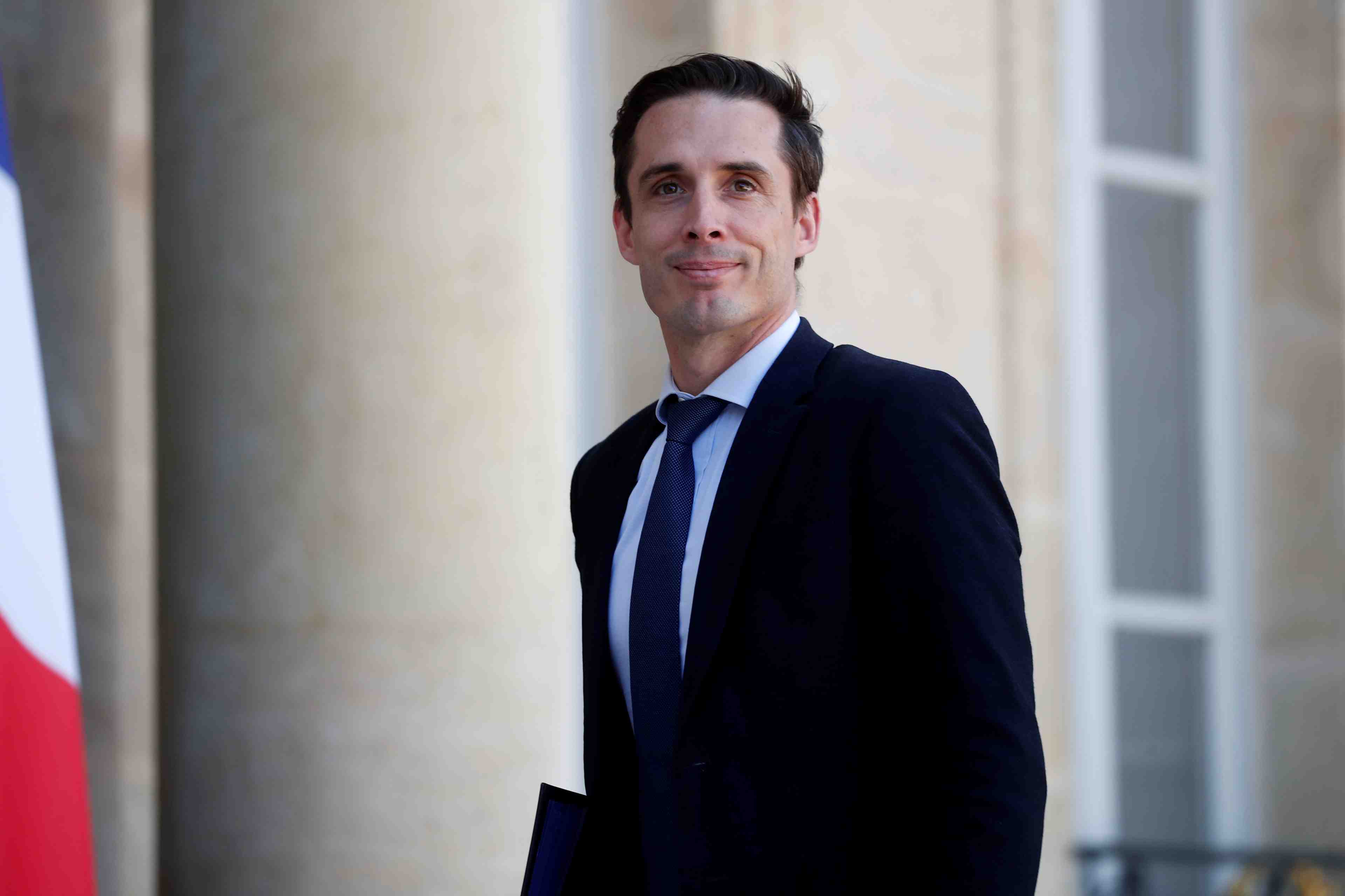 Le projet d'extension de roissy-charles de gaulle devra etre "revu en profondeur", dit djebbari