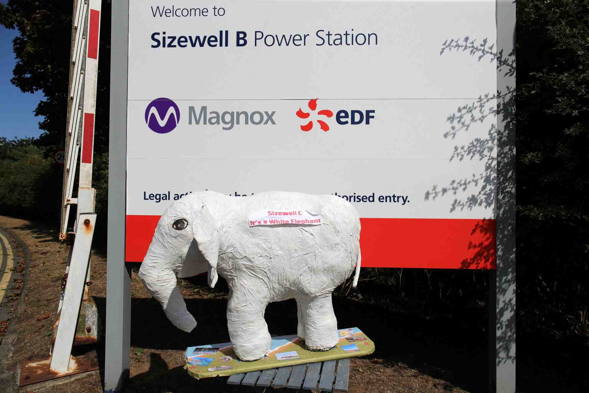 Photo d'archives : l'ancien premier ministre britannique boris johnson visite la centrale nucleaire de sizewell d'edf