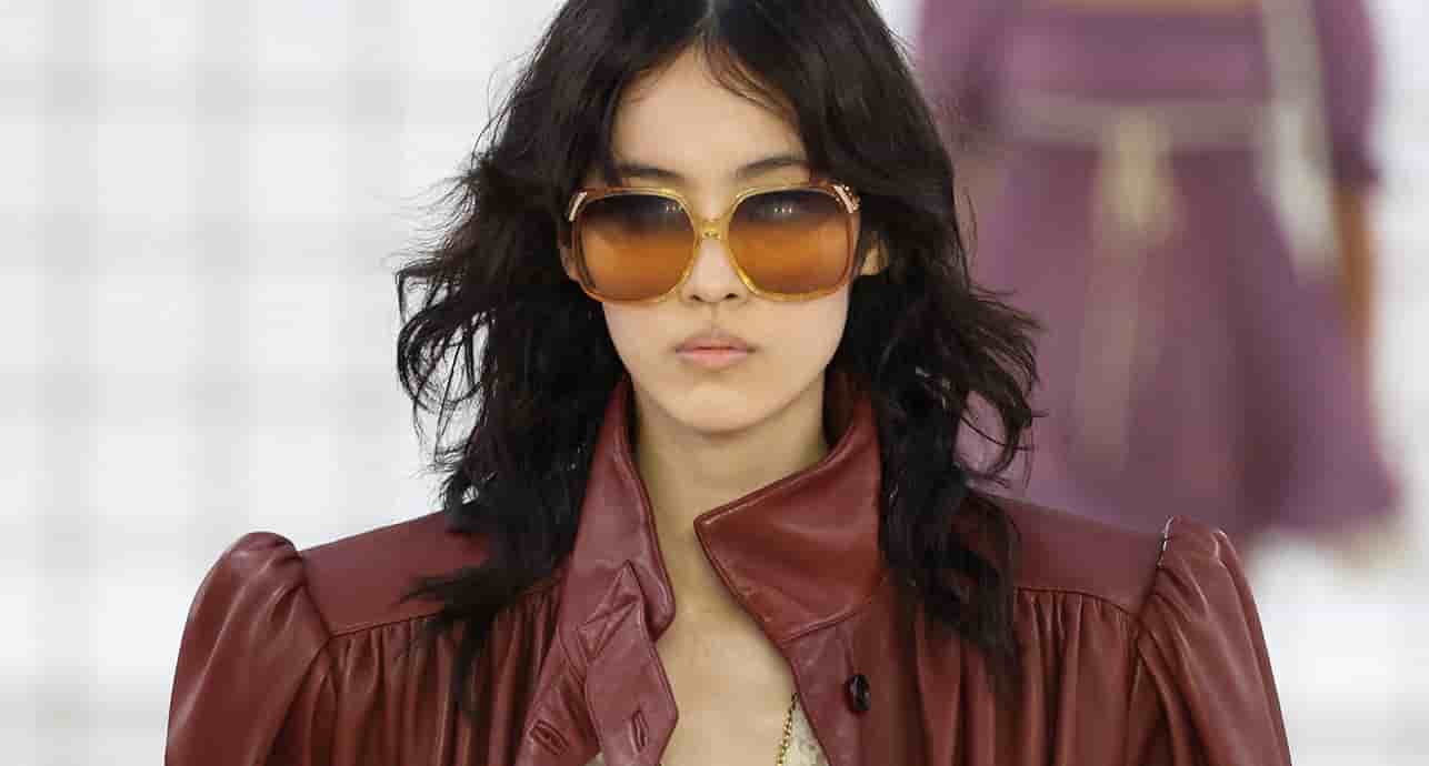 Comme au défilé Chloé, les solaires sont l'accessoire de mode indispensable cet été.