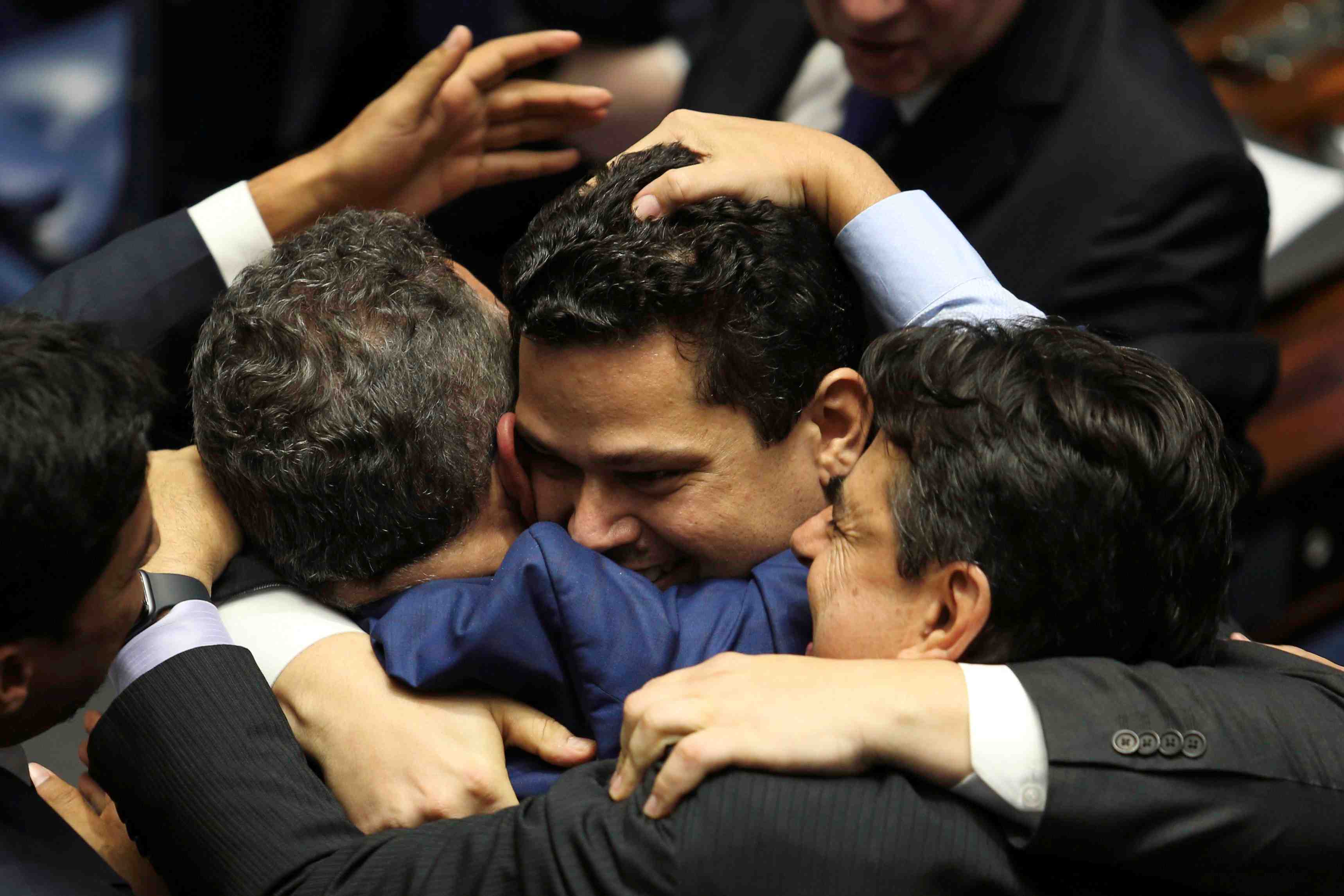 Bresil: un allie de bolsonaro elu a la presidence du senat