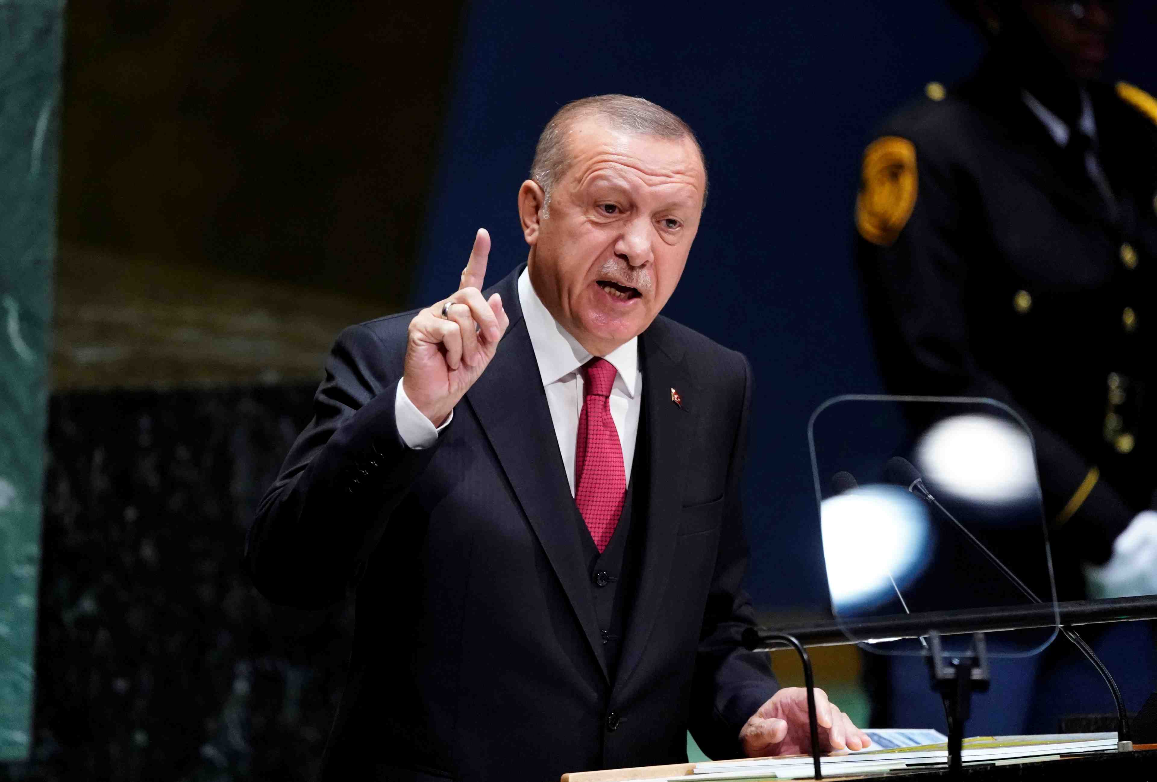 Erdogan brandit a nouveau la menace d'une intervention turque en syrie