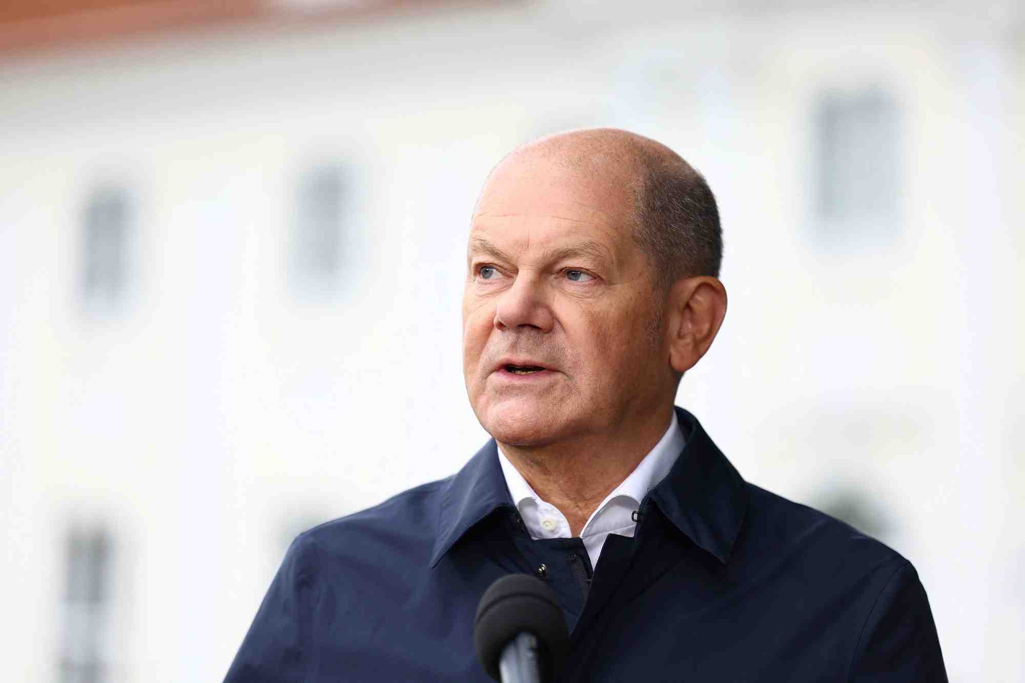 Le chancelier allemand olaf scholz prononce un discours avant une reunion du cabinet