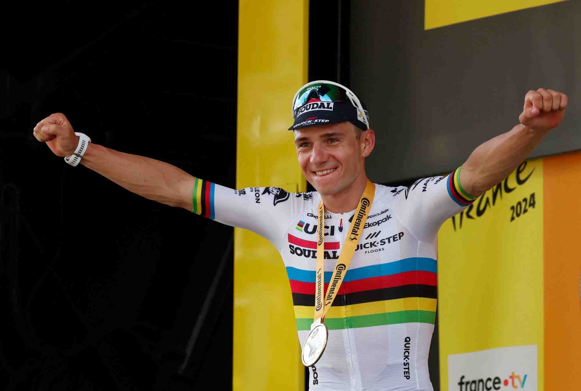Remco evenepoel (soudal-quick step) remporte la septieme etape du tour de france, un contre-la-montre en bourgogne