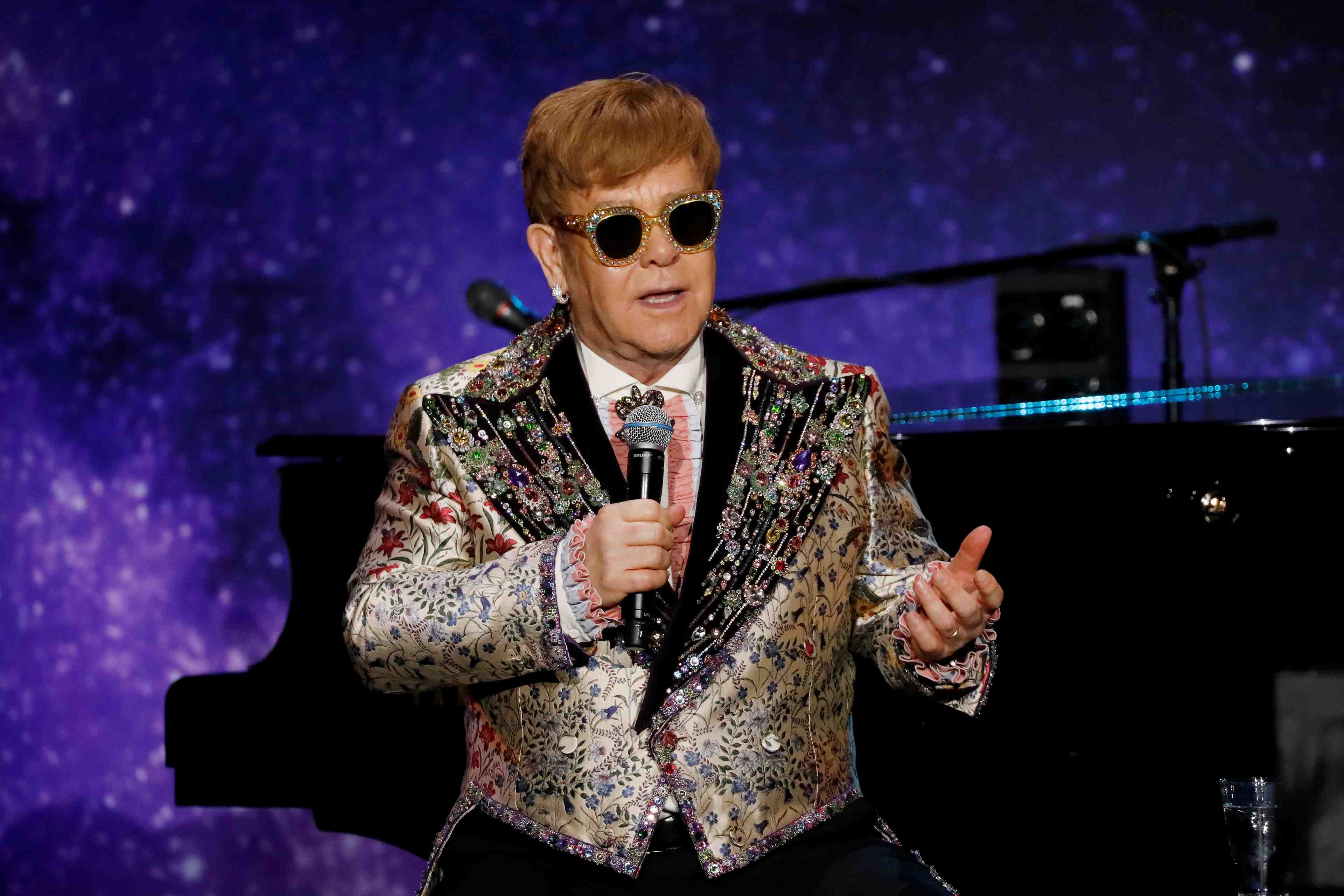 Elton john va cesser de se produire en tournee