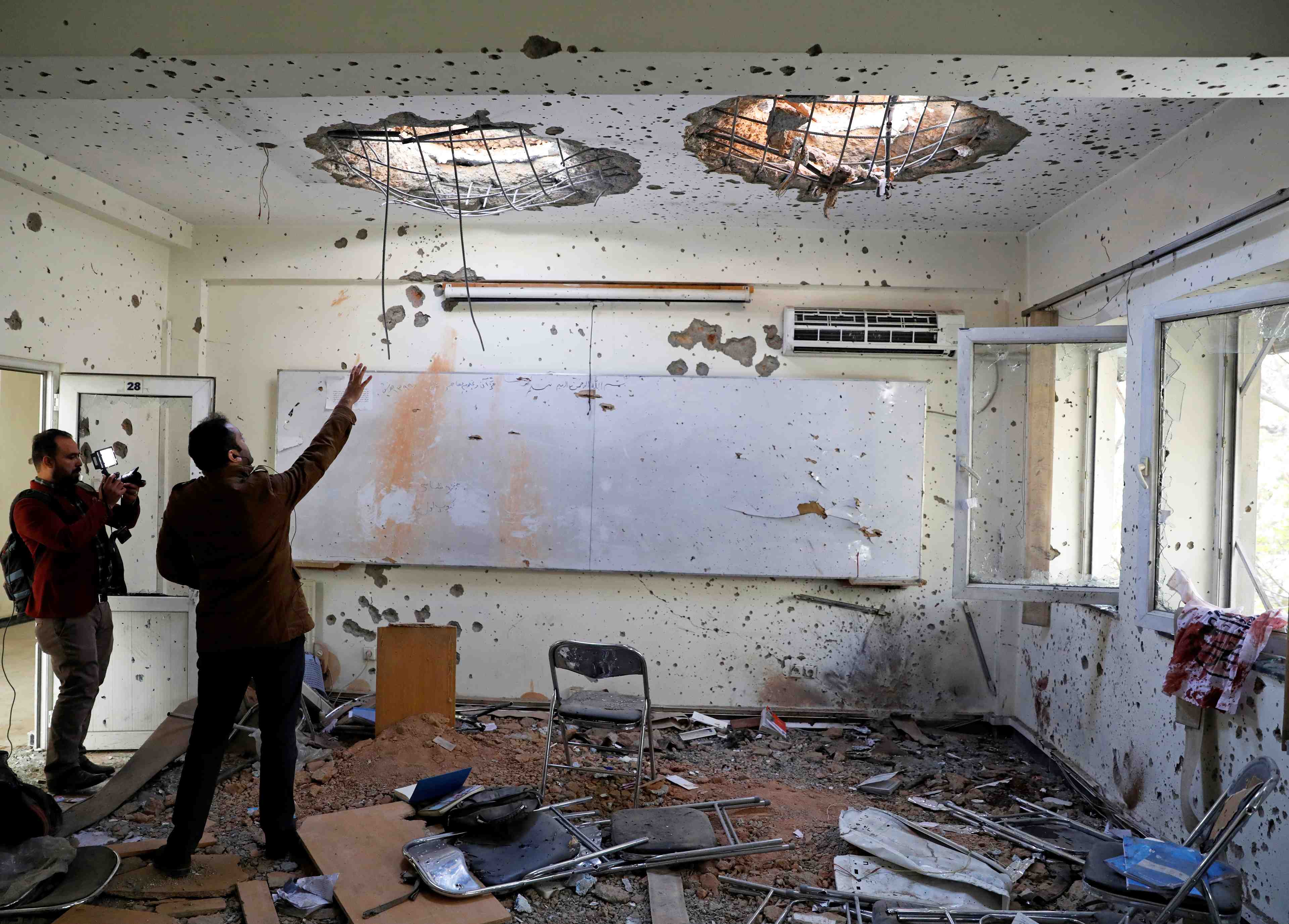 Le bilan de l'attaque de l'universite de kaboul s'alourdit a 35 morts