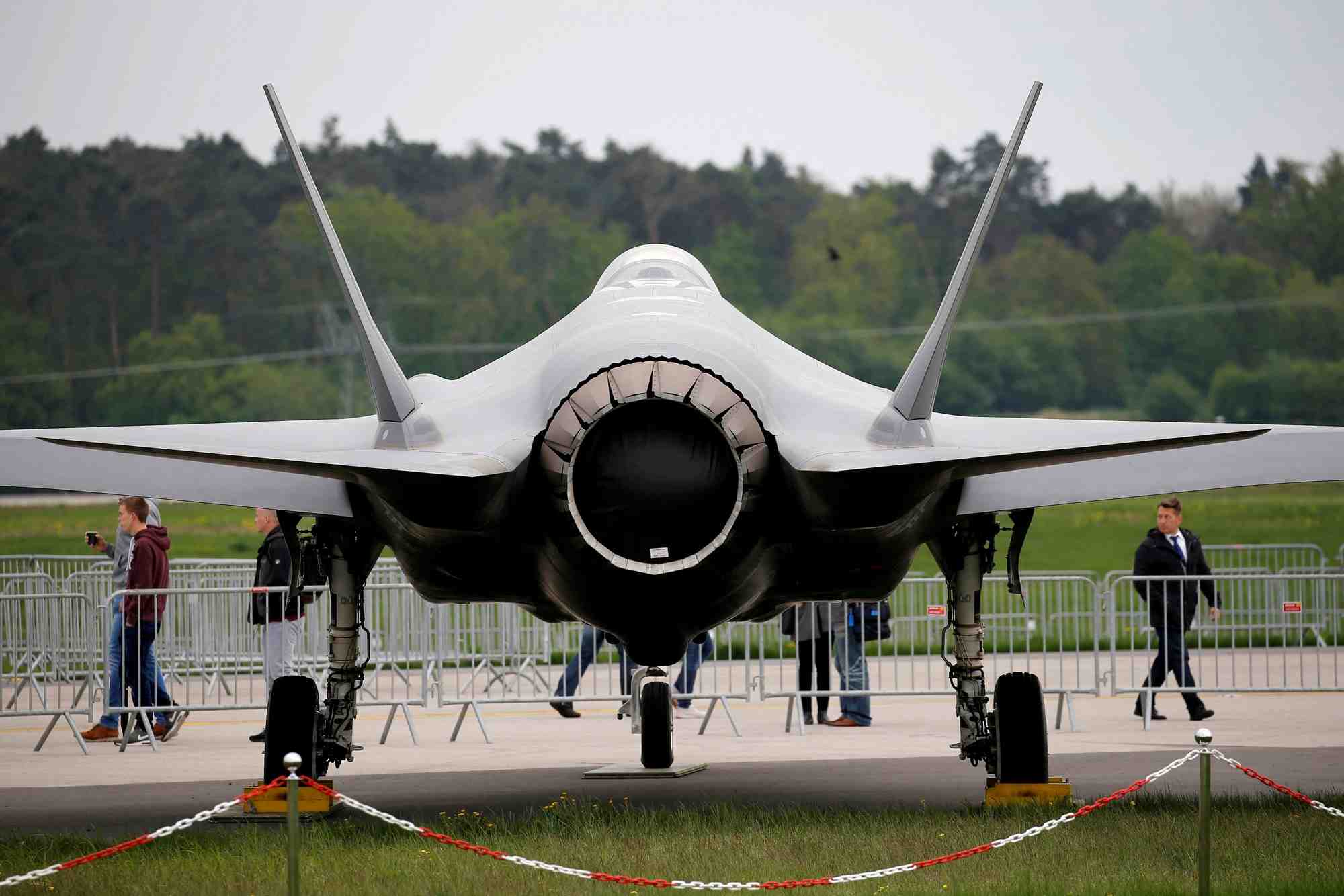 La finlande a choisi le f-35, au detriment notamment du rafale, selon une source