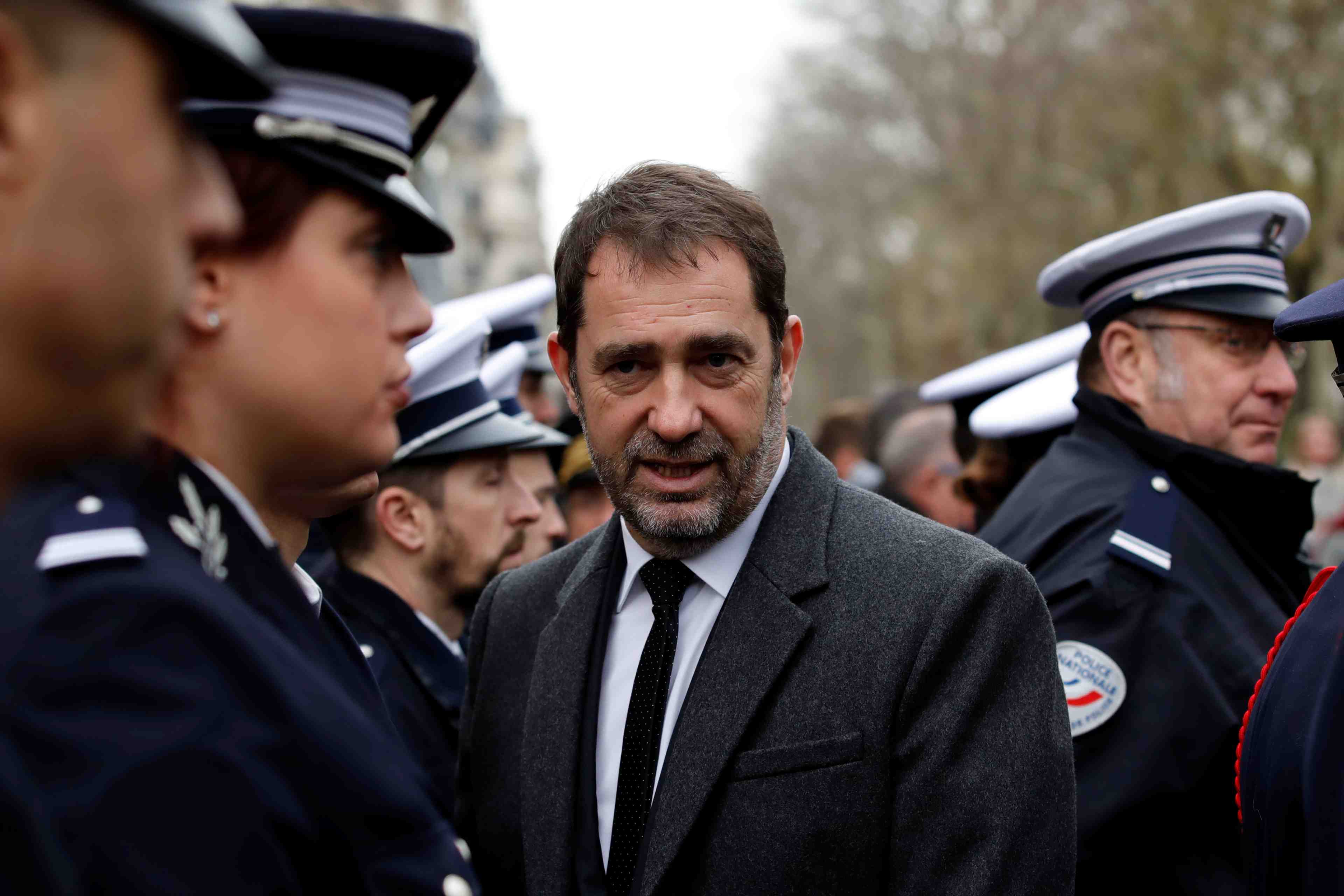 Castaner refuse de retirer les lanceurs de balles de defense