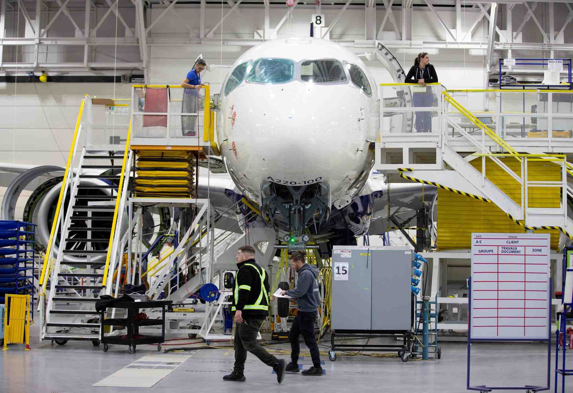 Airbus reduit sa production face a la crise du coronavirus