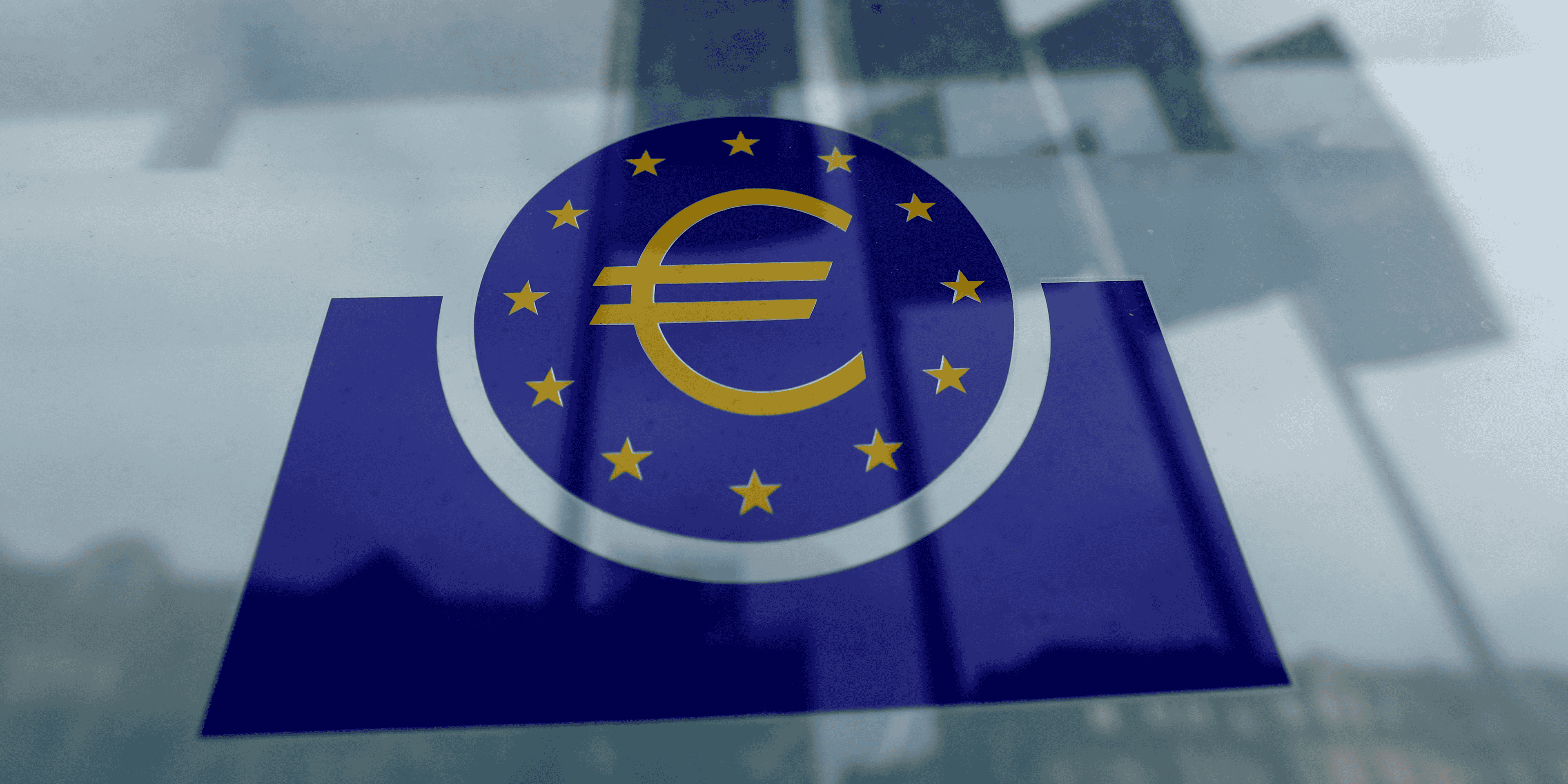 La bce doit rester accommodante tant que l'inflation est sous 2%, selon panetta