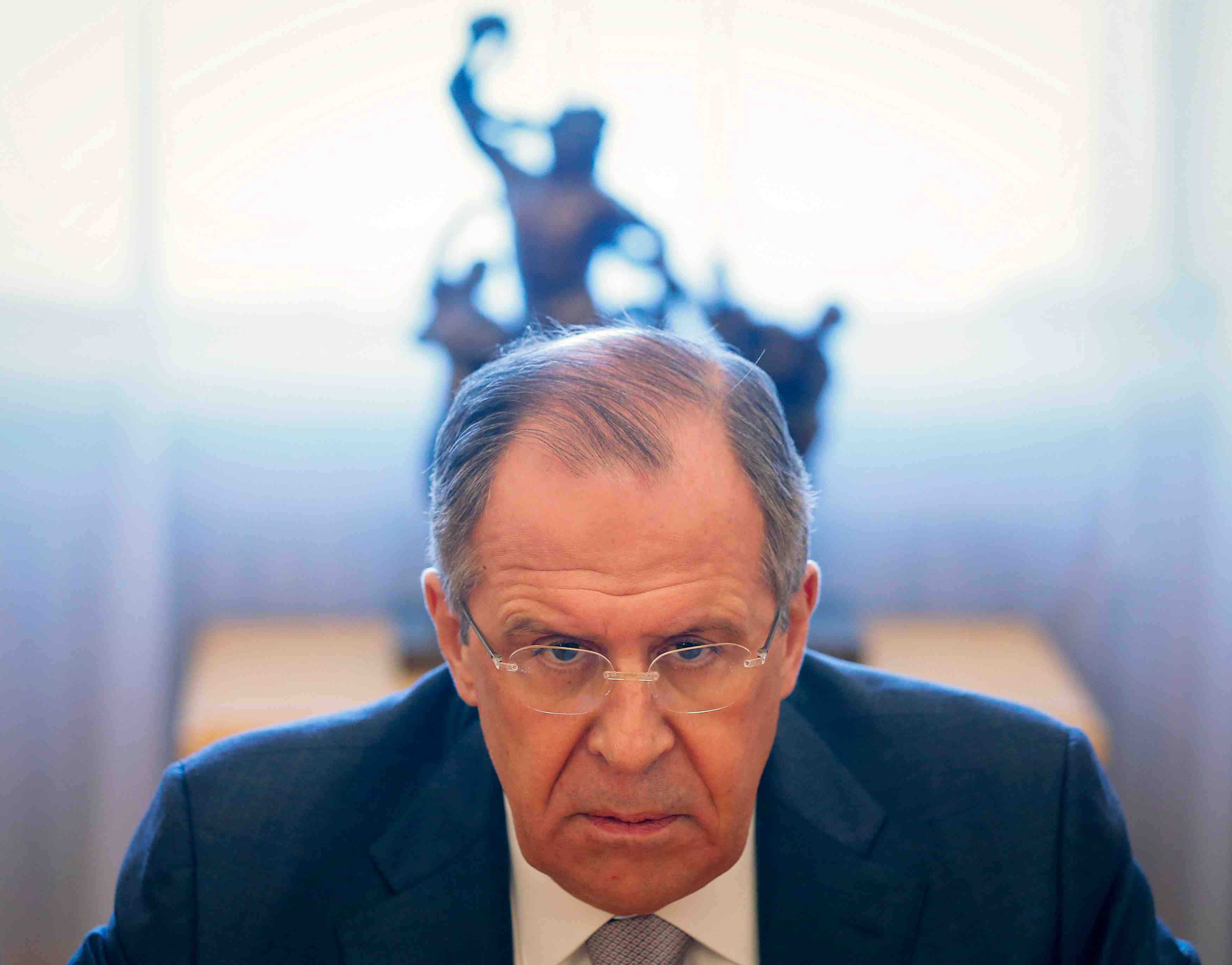 Certains veulent l'echec de l'accord de minsk 2, estime serguei lavrov